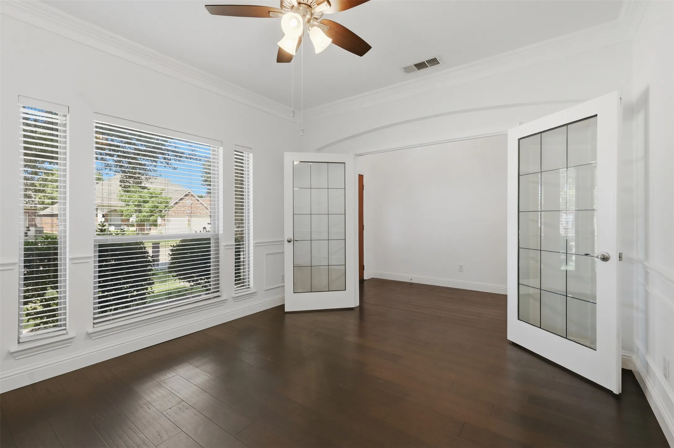 Single Family Residence For Sale in Tarrant County , 6974 Shoreview Drive, Grand Prairie, Texas 75054, 4 Bedroom, 3 Bathroom, 2 Garage spaces, 2,992 Sqft, built in 2004, mls#21354862, Real Estate Agent in Grand Prairie, Homes For Sale in Tarrant county, Homes For Sale in Grand Prairie, Realtor in Grand Prairie Texas, Real Estate Brokerage Independent Realty Texas, Luminita Cordes Realtor