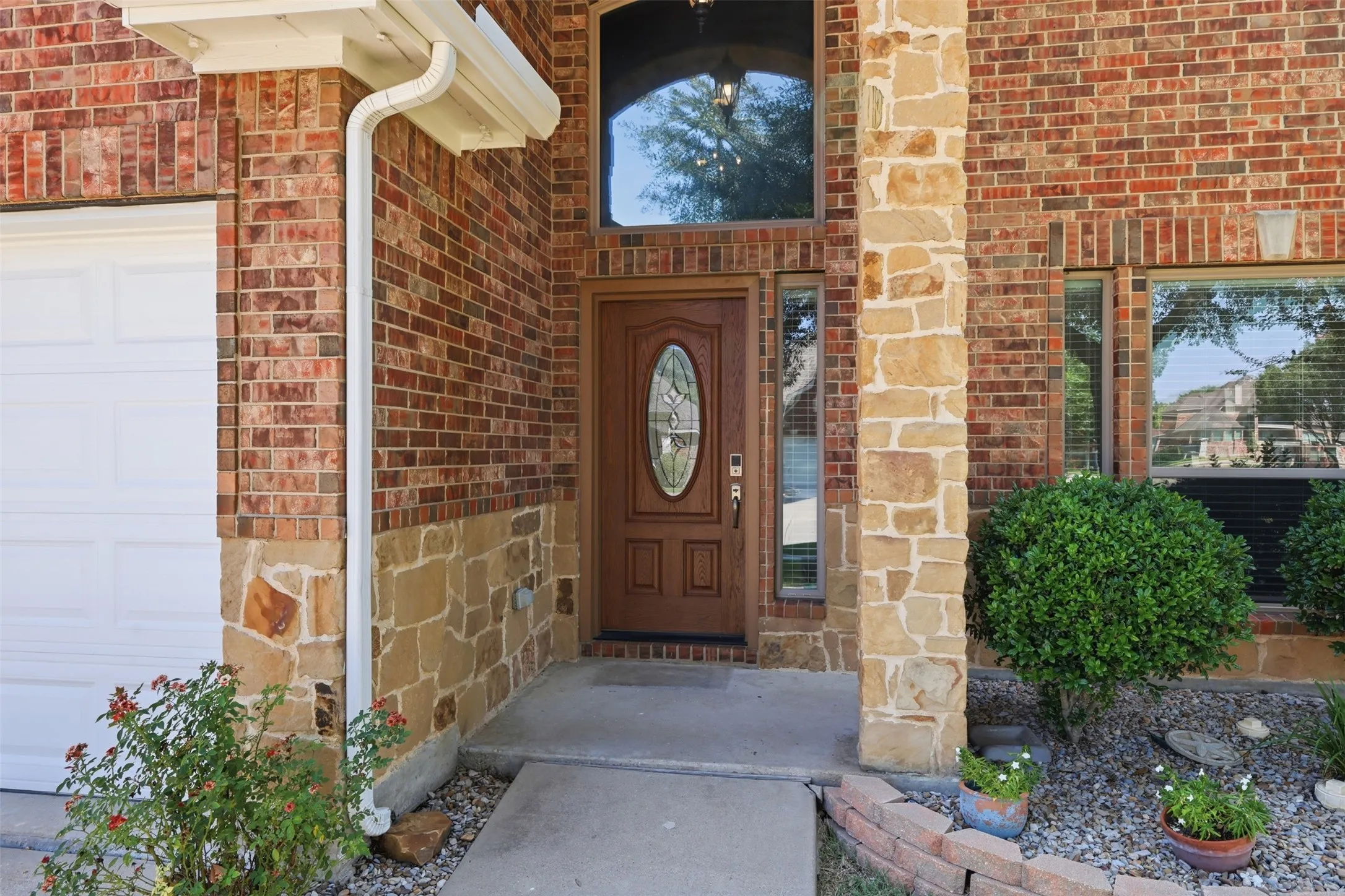 Single Family Residence For Sale in Tarrant County , 6974 Shoreview Drive, Grand Prairie, Texas 75054, 4 Bedroom, 3 Bathroom, 2 Garage spaces, 2,992 Sqft, built in 2004, mls#21354862, Real Estate Agent in Grand Prairie, Homes For Sale in Tarrant county, Homes For Sale in Grand Prairie, Realtor in Grand Prairie Texas, Real Estate Brokerage Independent Realty Texas, Luminita Cordes Realtor