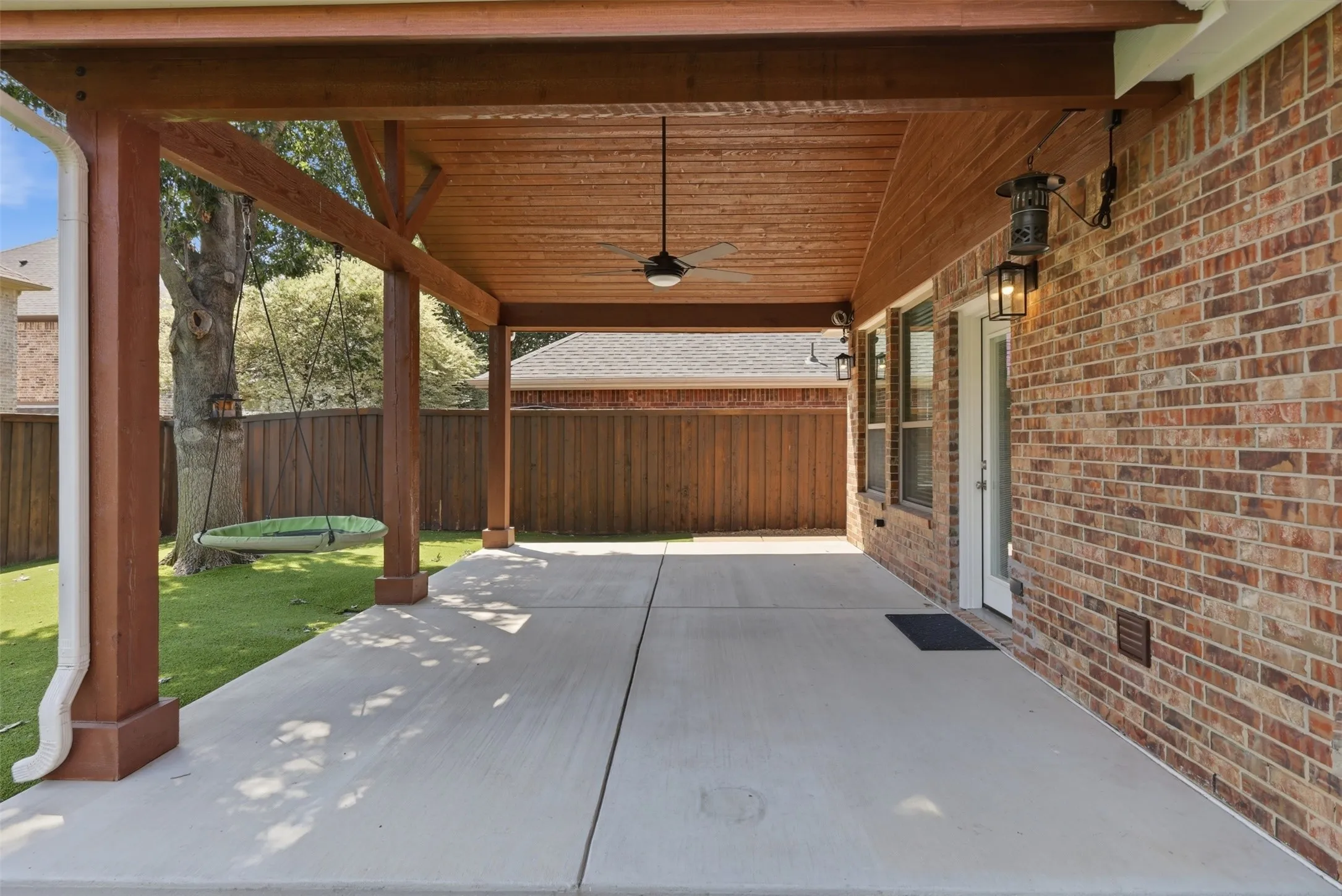 Single Family Residence For Sale in Tarrant County , 6974 Shoreview Drive, Grand Prairie, Texas 75054, 4 Bedroom, 3 Bathroom, 2 Garage spaces, 2,992 Sqft, built in 2004, mls#21354862, Real Estate Agent in Grand Prairie, Homes For Sale in Tarrant county, Homes For Sale in Grand Prairie, Realtor in Grand Prairie Texas, Real Estate Brokerage Independent Realty Texas, Luminita Cordes Realtor