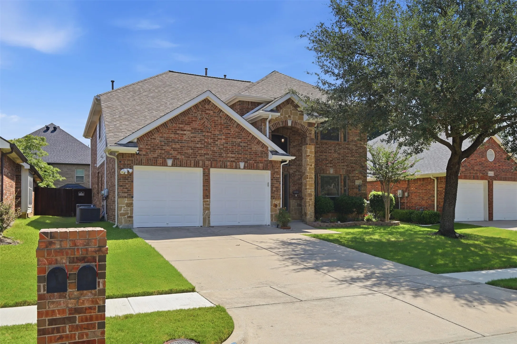 Single Family Residence For Sale in Tarrant County , 6974 Shoreview Drive, Grand Prairie, Texas 75054, 4 Bedroom, 3 Bathroom, 2 Garage spaces, 2,992 Sqft, built in 2004, mls#21354862, Real Estate Agent in Grand Prairie, Homes For Sale in Tarrant county, Homes For Sale in Grand Prairie, Realtor in Grand Prairie Texas, Real Estate Brokerage Independent Realty Texas, Luminita Cordes Realtor