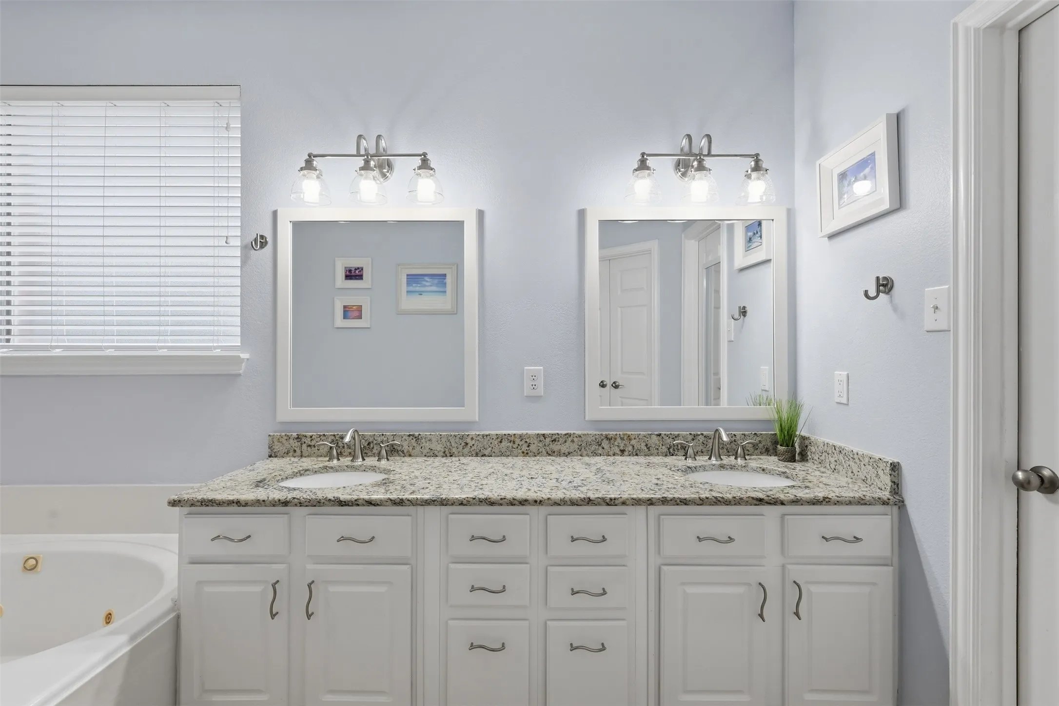 Single Family Residence For Sale in Tarrant County , 6974 Shoreview Drive, Grand Prairie, Texas 75054, 4 Bedroom, 3 Bathroom, 2 Garage spaces, 2,992 Sqft, built in 2004, mls#21354862, Real Estate Agent in Grand Prairie, Homes For Sale in Tarrant county, Homes For Sale in Grand Prairie, Realtor in Grand Prairie Texas, Real Estate Brokerage Independent Realty Texas, Luminita Cordes Realtor