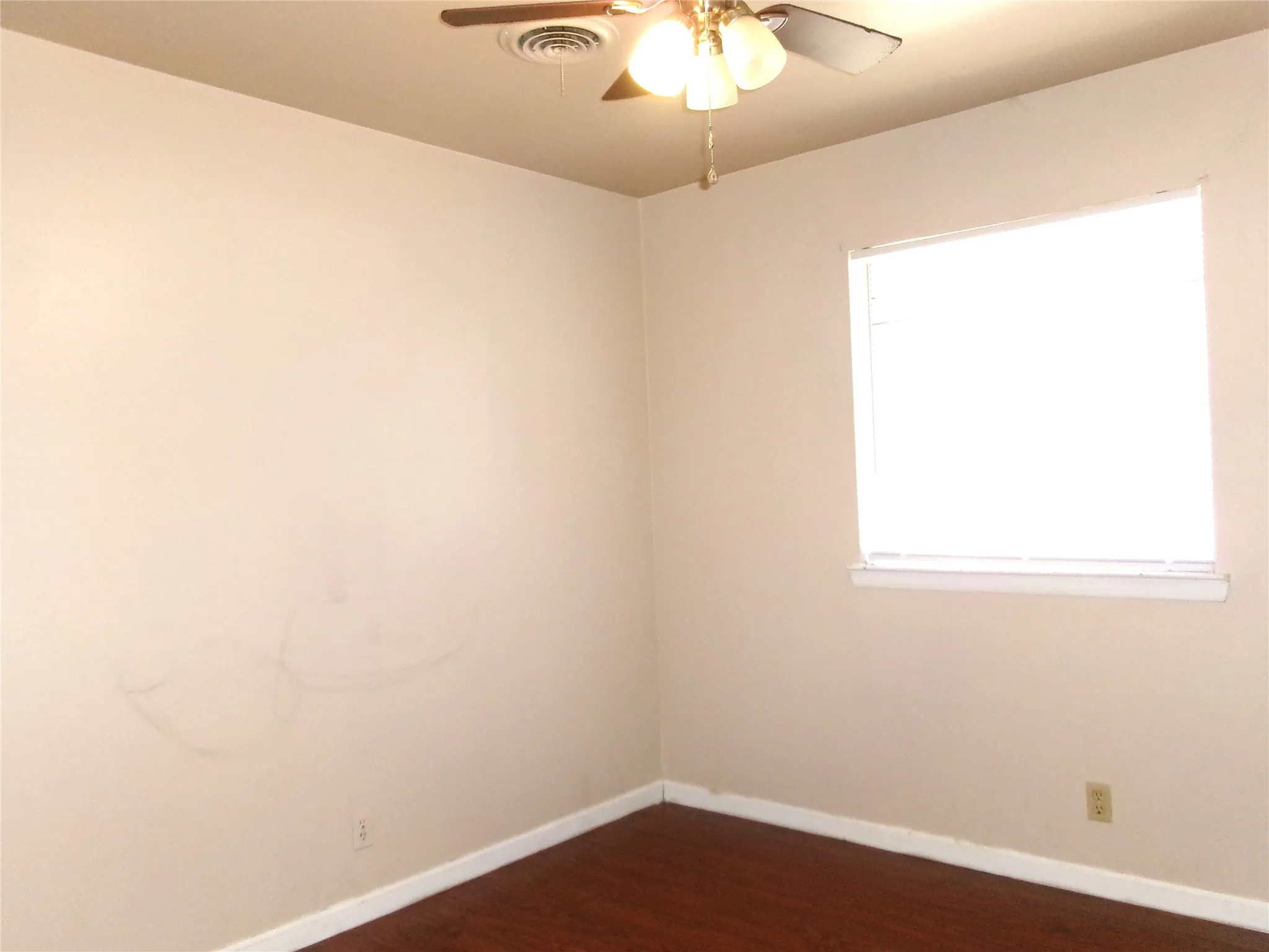 Single Family Residence For Sale in Tarrant County , 4204 Burke Road, Fort Worth, Texas 76119, 3 Bedroom, 2 Bathroom, 2 Garage spaces, 1,107 Sqft, built in 1961, mls#21346752, Real Estate Agent in Fort Worth, Homes For Sale in Tarrant county, Homes For Sale in Fort Worth, Realtor in Fort Worth Texas, Real Estate Brokerage Independent Realty Texas, Luminita Cordes Realtor