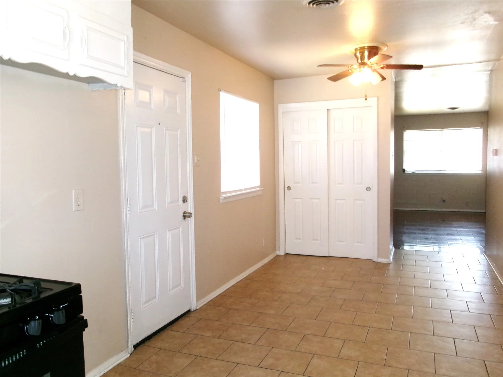 Single Family Residence For Sale in Tarrant County , 4204 Burke Road, Fort Worth, Texas 76119, 3 Bedroom, 2 Bathroom, 2 Garage spaces, 1,107 Sqft, built in 1961, mls#21346752, Real Estate Agent in Fort Worth, Homes For Sale in Tarrant county, Homes For Sale in Fort Worth, Realtor in Fort Worth Texas, Real Estate Brokerage Independent Realty Texas, Luminita Cordes Realtor
