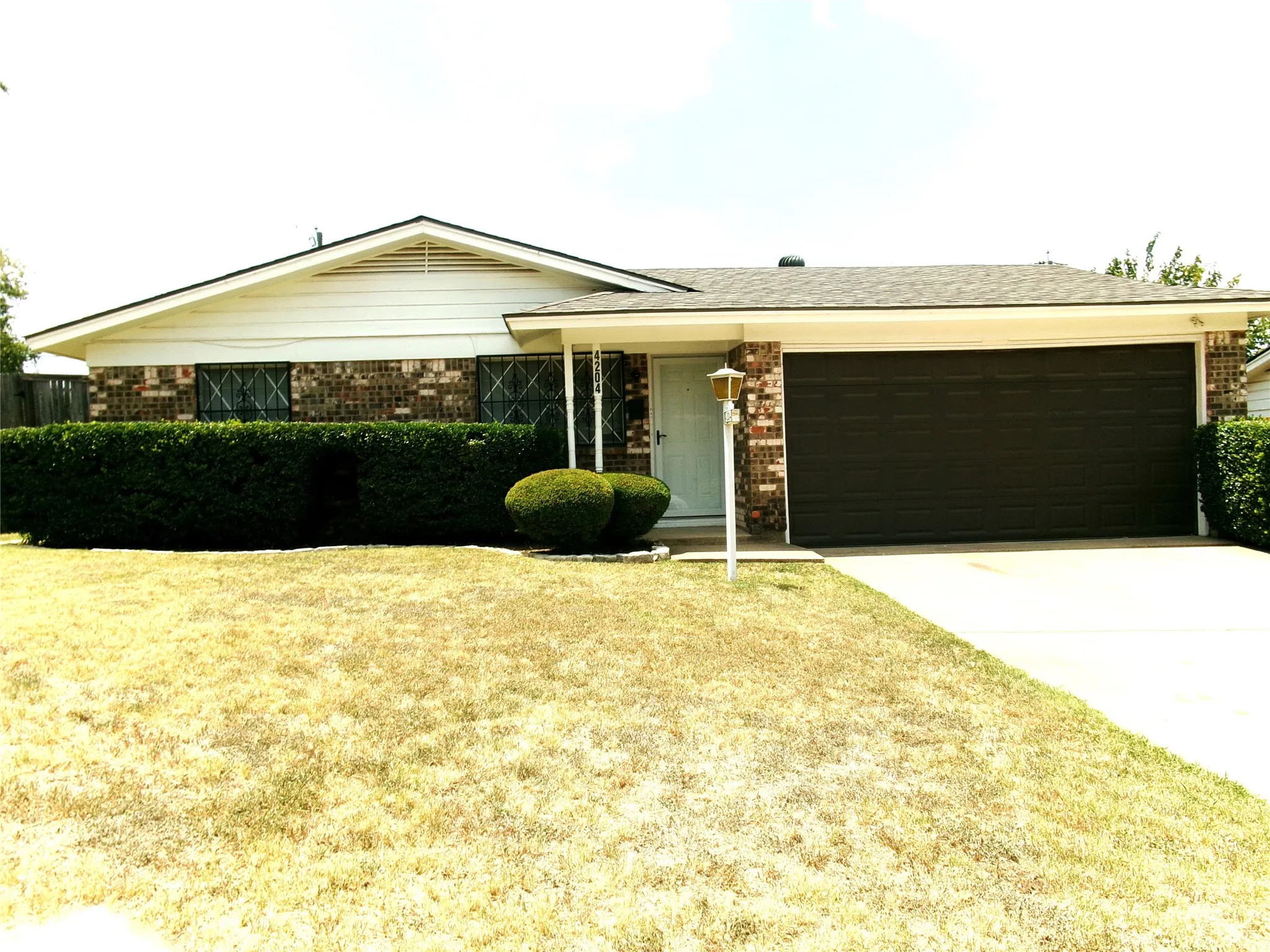 Single Family Residence For Sale in Tarrant County , 4204 Burke Road, Fort Worth, Texas 76119, 3 Bedroom, 2 Bathroom, 2 Garage spaces, 1,107 Sqft, built in 1961, mls#21346752, Real Estate Agent in Fort Worth, Homes For Sale in Tarrant county, Homes For Sale in Fort Worth, Realtor in Fort Worth Texas, Real Estate Brokerage Independent Realty Texas, Luminita Cordes Realtor