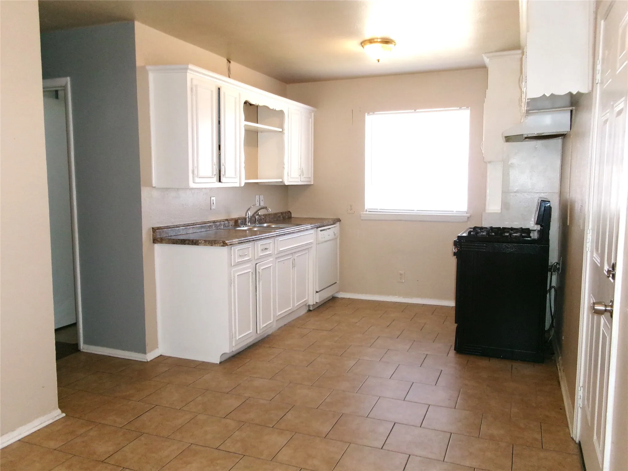 Single Family Residence For Sale in Tarrant County , 4204 Burke Road, Fort Worth, Texas 76119, 3 Bedroom, 2 Bathroom, 2 Garage spaces, 1,107 Sqft, built in 1961, mls#21346752, Real Estate Agent in Fort Worth, Homes For Sale in Tarrant county, Homes For Sale in Fort Worth, Realtor in Fort Worth Texas, Real Estate Brokerage Independent Realty Texas, Luminita Cordes Realtor