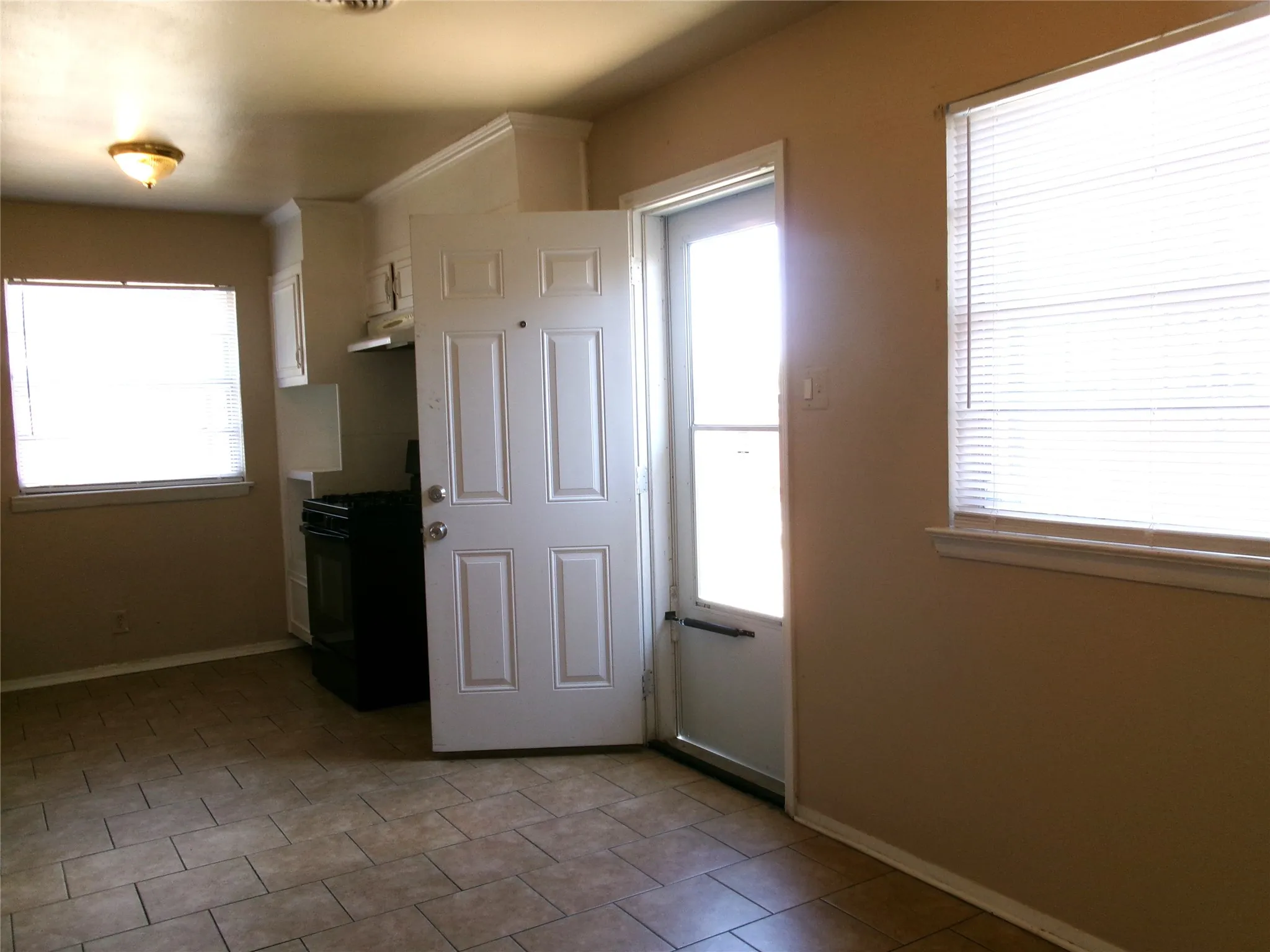 Single Family Residence For Sale in Tarrant County , 4204 Burke Road, Fort Worth, Texas 76119, 3 Bedroom, 2 Bathroom, 2 Garage spaces, 1,107 Sqft, built in 1961, mls#21346752, Real Estate Agent in Fort Worth, Homes For Sale in Tarrant county, Homes For Sale in Fort Worth, Realtor in Fort Worth Texas, Real Estate Brokerage Independent Realty Texas, Luminita Cordes Realtor