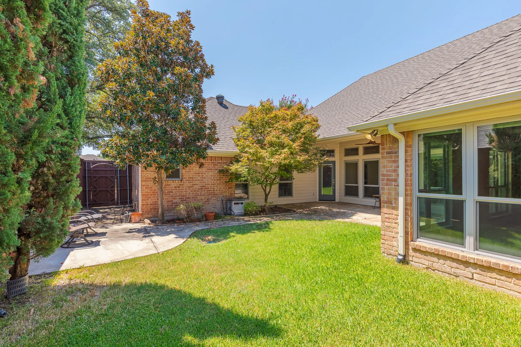Single Family Residence For Sale in Dallas County , 15607 GOLDEN CREEK, Dallas, Texas 75248, 4 Bedroom, 3 Bathroom, 2 Garage spaces, 2,962 Sqft, built in 1984, mls#21354973, Real Estate Agent in Dallas, Homes For Sale in Dallas county, Homes For Sale in Dallas, Realtor in Dallas Texas, Real Estate Brokerage Independent Realty Texas, Luminita Cordes Realtor