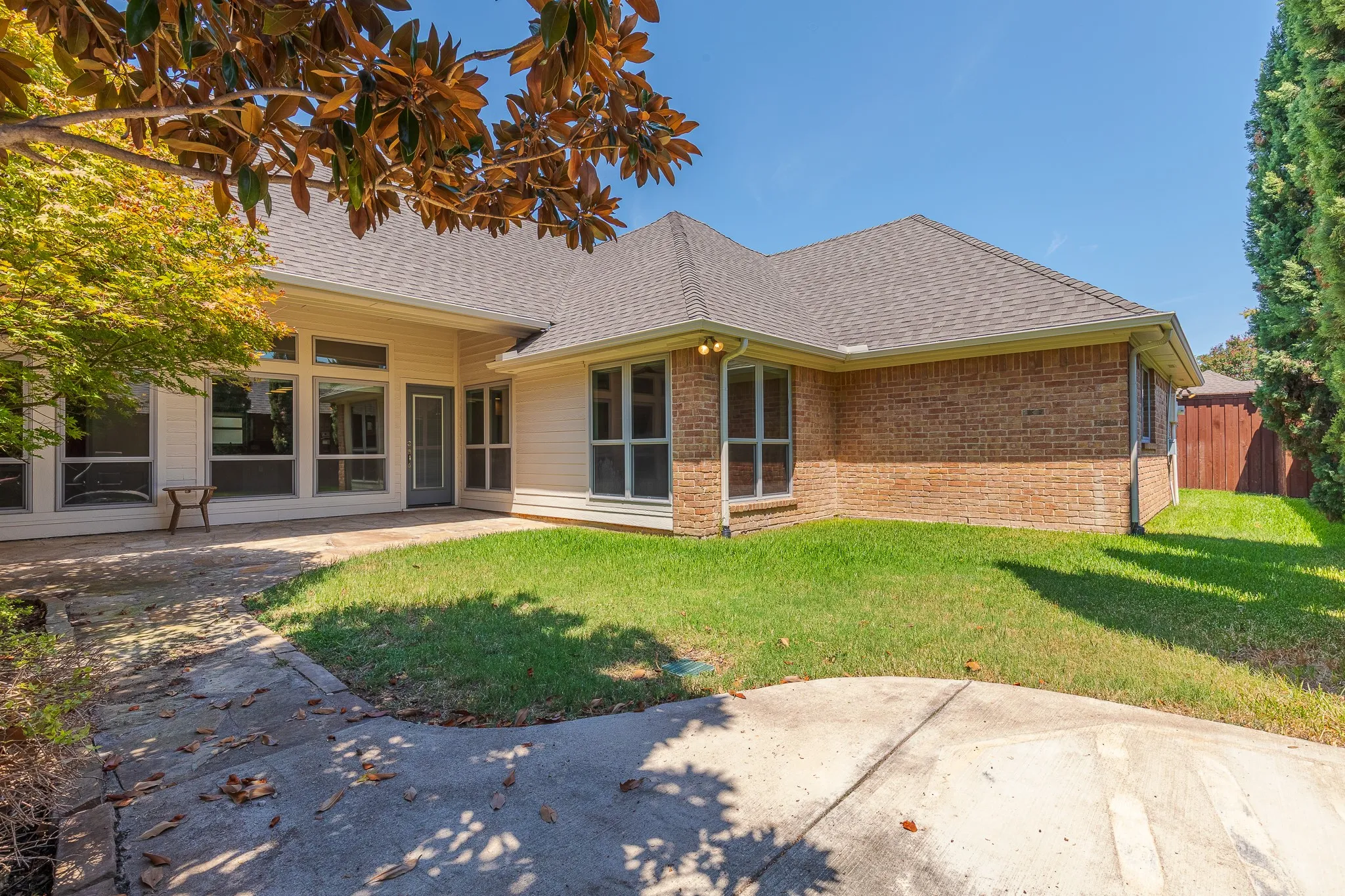 Single Family Residence For Sale in Dallas County , 15607 GOLDEN CREEK, Dallas, Texas 75248, 4 Bedroom, 3 Bathroom, 2 Garage spaces, 2,962 Sqft, built in 1984, mls#21354973, Real Estate Agent in Dallas, Homes For Sale in Dallas county, Homes For Sale in Dallas, Realtor in Dallas Texas, Real Estate Brokerage Independent Realty Texas, Luminita Cordes Realtor