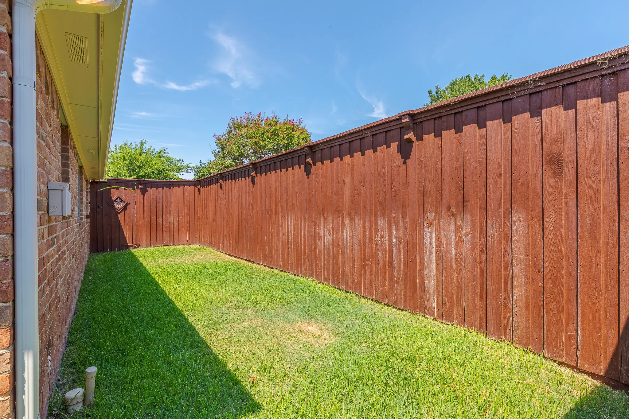 Single Family Residence For Sale in Dallas County , 15607 GOLDEN CREEK, Dallas, Texas 75248, 4 Bedroom, 3 Bathroom, 2 Garage spaces, 2,962 Sqft, built in 1984, mls#21354973, Real Estate Agent in Dallas, Homes For Sale in Dallas county, Homes For Sale in Dallas, Realtor in Dallas Texas, Real Estate Brokerage Independent Realty Texas, Luminita Cordes Realtor