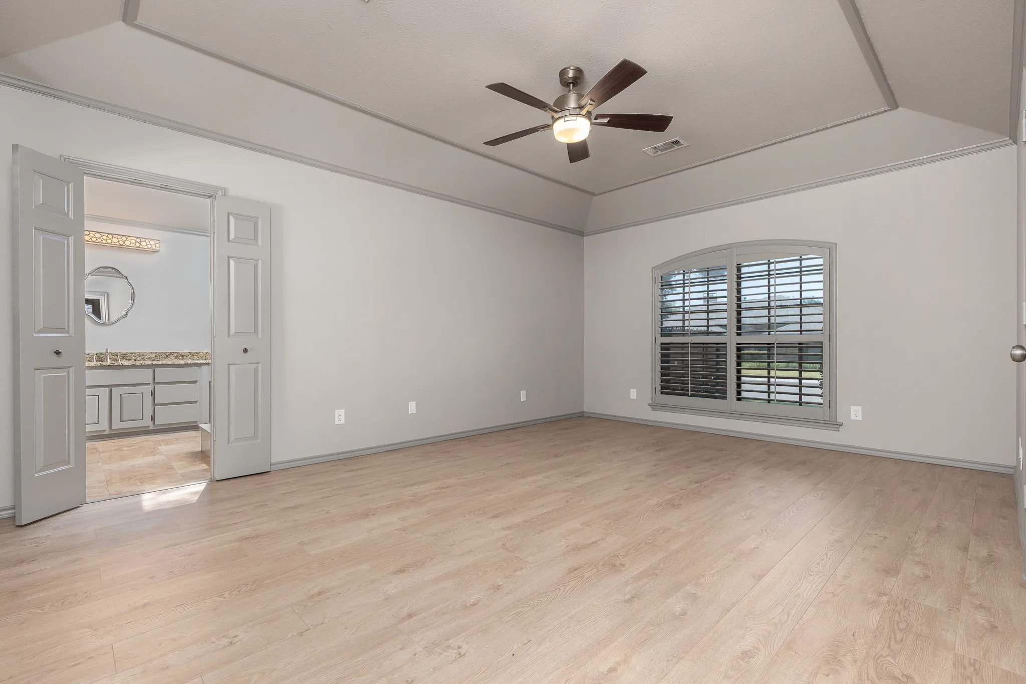 Single Family Residence For Sale in Dallas County , 15607 GOLDEN CREEK, Dallas, Texas 75248, 4 Bedroom, 3 Bathroom, 2 Garage spaces, 2,962 Sqft, built in 1984, mls#21354973, Real Estate Agent in Dallas, Homes For Sale in Dallas county, Homes For Sale in Dallas, Realtor in Dallas Texas, Real Estate Brokerage Independent Realty Texas, Luminita Cordes Realtor