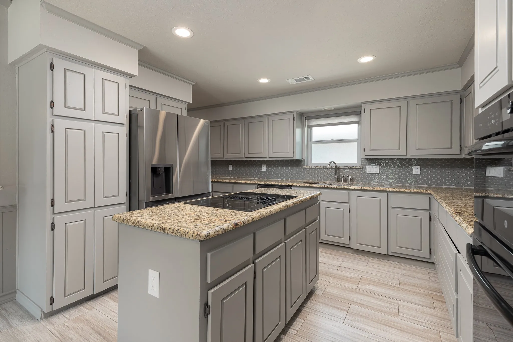 Single Family Residence For Sale in Dallas County , 15607 GOLDEN CREEK, Dallas, Texas 75248, 4 Bedroom, 3 Bathroom, 2 Garage spaces, 2,962 Sqft, built in 1984, mls#21354973, Real Estate Agent in Dallas, Homes For Sale in Dallas county, Homes For Sale in Dallas, Realtor in Dallas Texas, Real Estate Brokerage Independent Realty Texas, Luminita Cordes Realtor