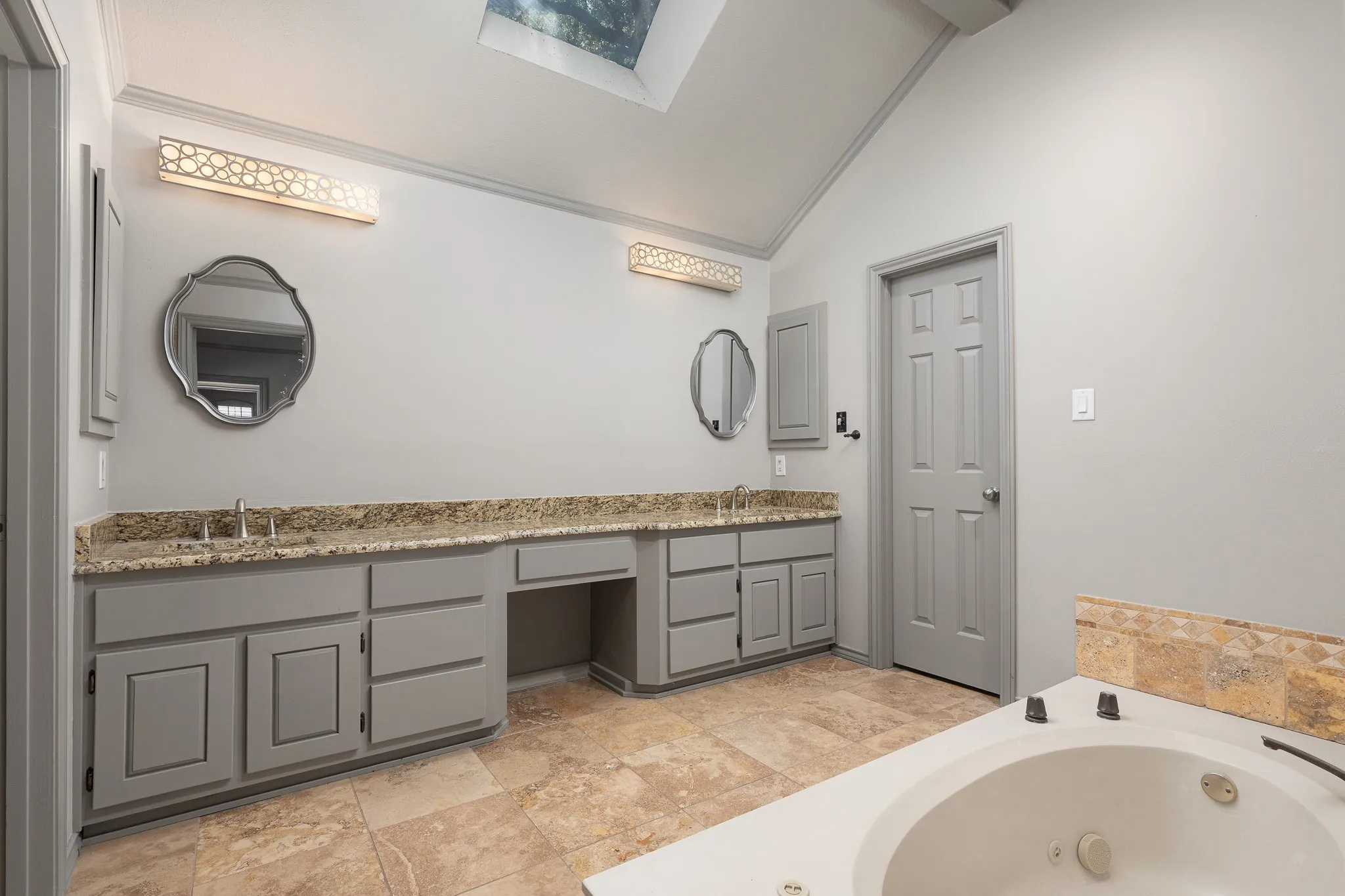 Single Family Residence For Sale in Dallas County , 15607 GOLDEN CREEK, Dallas, Texas 75248, 4 Bedroom, 3 Bathroom, 2 Garage spaces, 2,962 Sqft, built in 1984, mls#21354973, Real Estate Agent in Dallas, Homes For Sale in Dallas county, Homes For Sale in Dallas, Realtor in Dallas Texas, Real Estate Brokerage Independent Realty Texas, Luminita Cordes Realtor