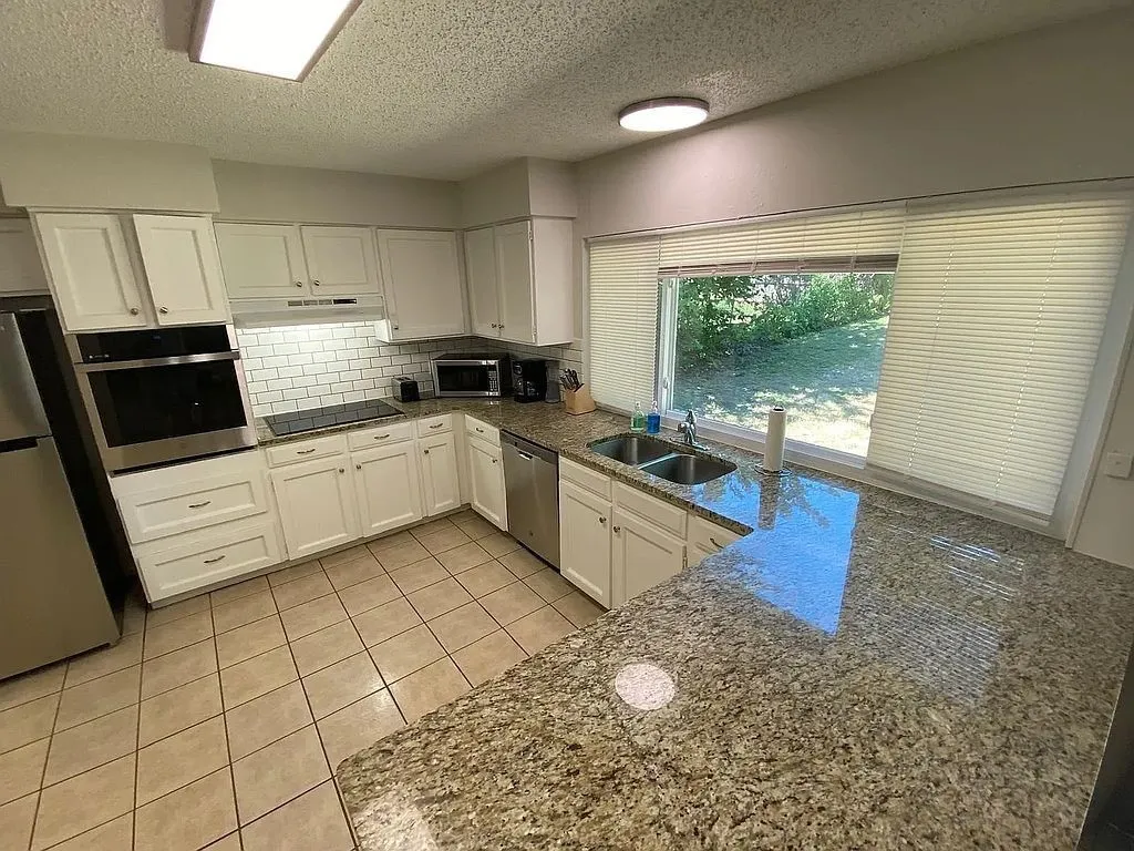 Single Family Residence For Rent in Tarrant County , 7517 Castillo Road, Fort Worth, Texas 76112, 3 Bedroom, 2 Bathroom, 2 Garage spaces, 1,403 Sqft, built in 1973, mls#21355140, Real Estate Agent in Fort Worth, Homes For Rent in Tarrant county, Homes For Rent in Fort Worth, Realtor in Fort Worth Texas, Real Estate Brokerage Independent Realty Texas, Luminita Cordes Realtor