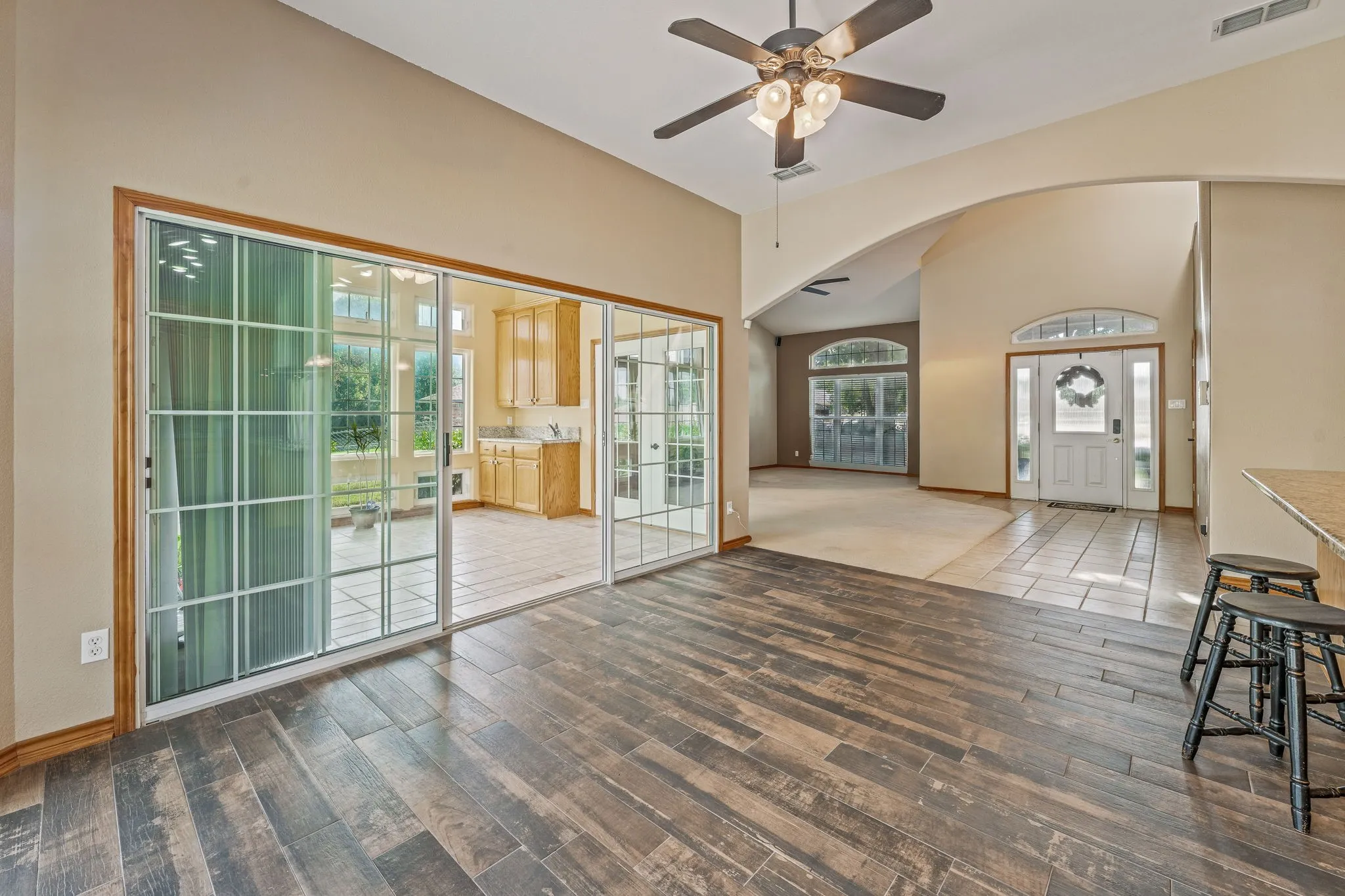 Single Family Residence For Sale in Erath County , 1517 Oakwood Drive, Stephenville, Texas 76401, 4 Bedroom, 3 Bathroom, 2 Garage spaces, 2,828 Sqft, built in 2003, mls#21355137, Real Estate Agent in Stephenville, Homes For Sale in Erath county, Homes For Sale in Stephenville, Realtor in Stephenville Texas, Real Estate Brokerage Independent Realty Texas, Luminita Cordes Realtor