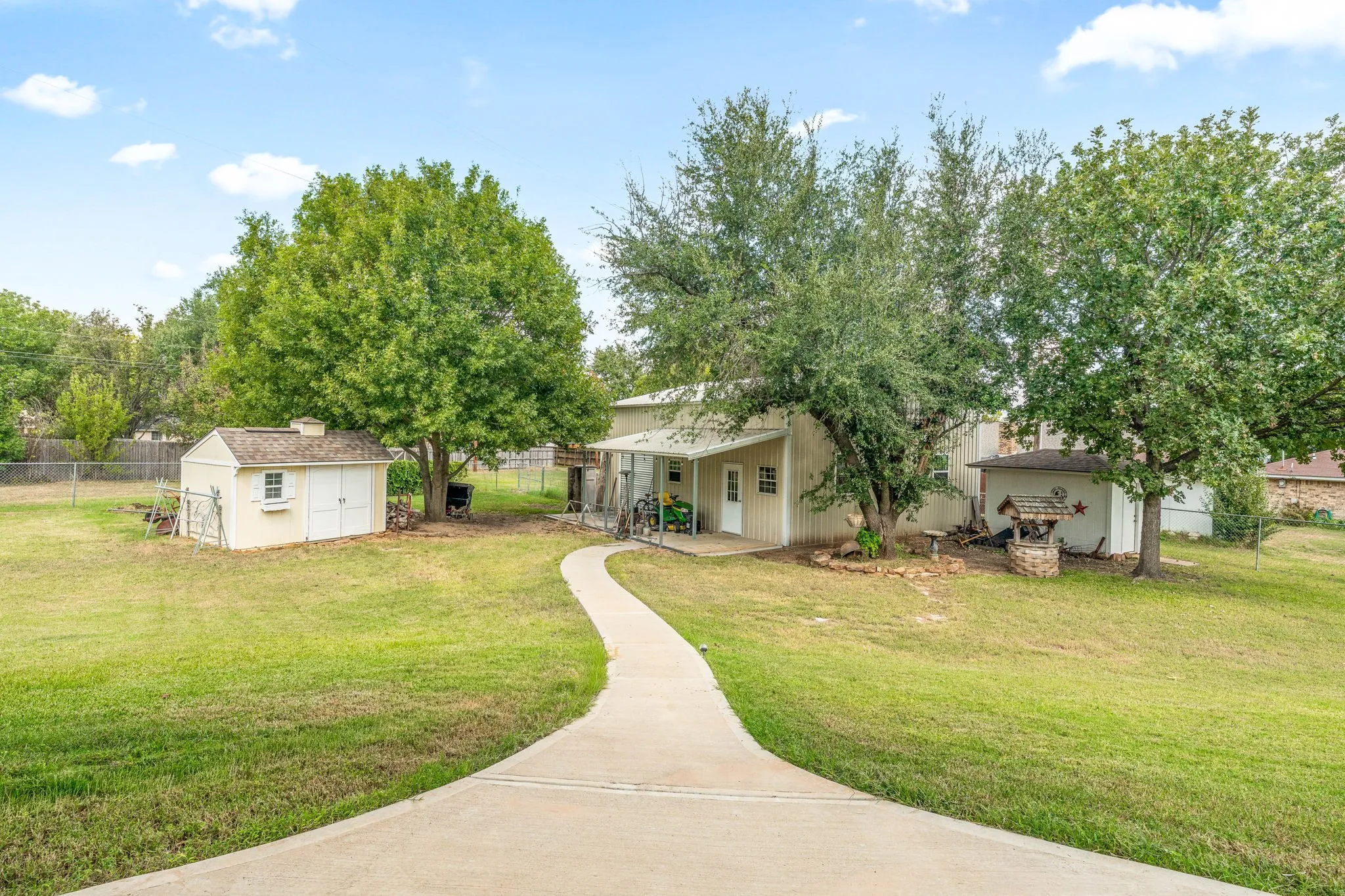 Single Family Residence For Sale in Erath County , 1517 Oakwood Drive, Stephenville, Texas 76401, 4 Bedroom, 3 Bathroom, 2 Garage spaces, 2,828 Sqft, built in 2003, mls#21355137, Real Estate Agent in Stephenville, Homes For Sale in Erath county, Homes For Sale in Stephenville, Realtor in Stephenville Texas, Real Estate Brokerage Independent Realty Texas, Luminita Cordes Realtor