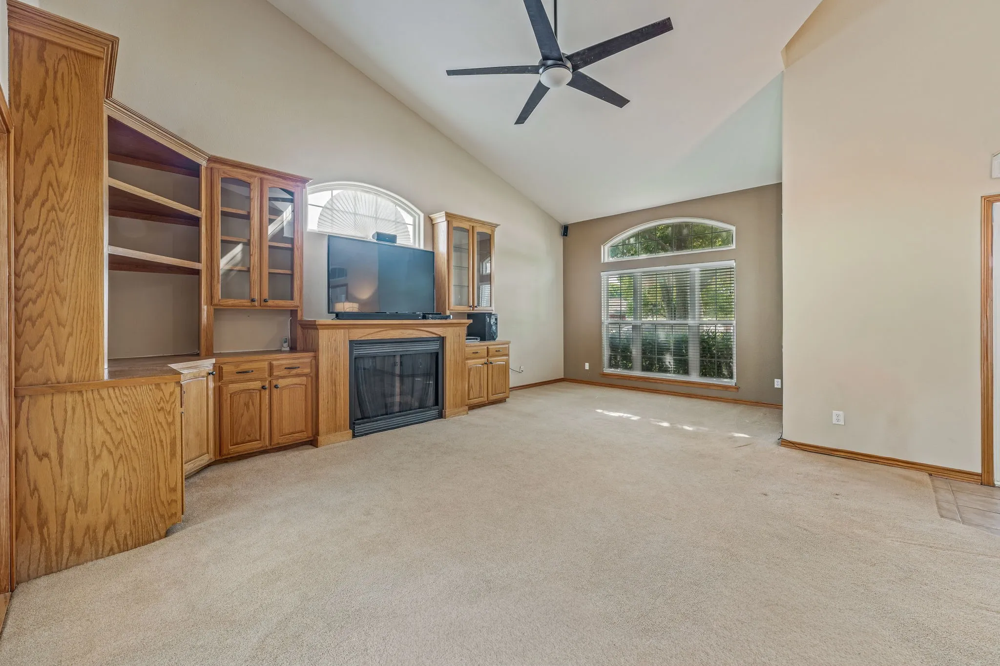 Single Family Residence For Sale in Erath County , 1517 Oakwood Drive, Stephenville, Texas 76401, 4 Bedroom, 3 Bathroom, 2 Garage spaces, 2,828 Sqft, built in 2003, mls#21355137, Real Estate Agent in Stephenville, Homes For Sale in Erath county, Homes For Sale in Stephenville, Realtor in Stephenville Texas, Real Estate Brokerage Independent Realty Texas, Luminita Cordes Realtor