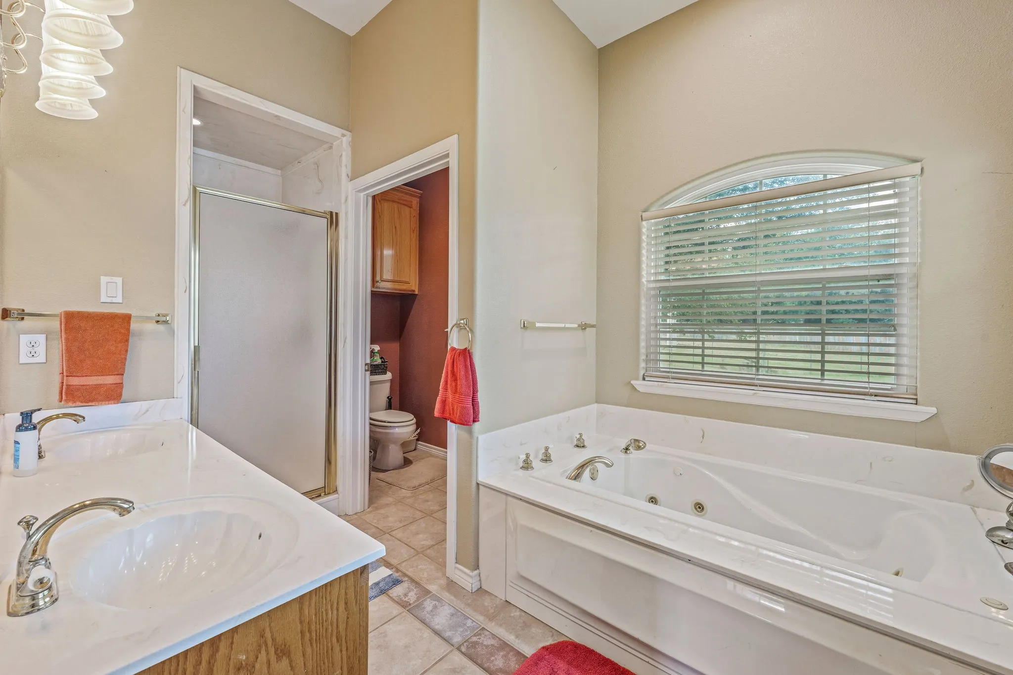 Single Family Residence For Sale in Erath County , 1517 Oakwood Drive, Stephenville, Texas 76401, 4 Bedroom, 3 Bathroom, 2 Garage spaces, 2,828 Sqft, built in 2003, mls#21355137, Real Estate Agent in Stephenville, Homes For Sale in Erath county, Homes For Sale in Stephenville, Realtor in Stephenville Texas, Real Estate Brokerage Independent Realty Texas, Luminita Cordes Realtor