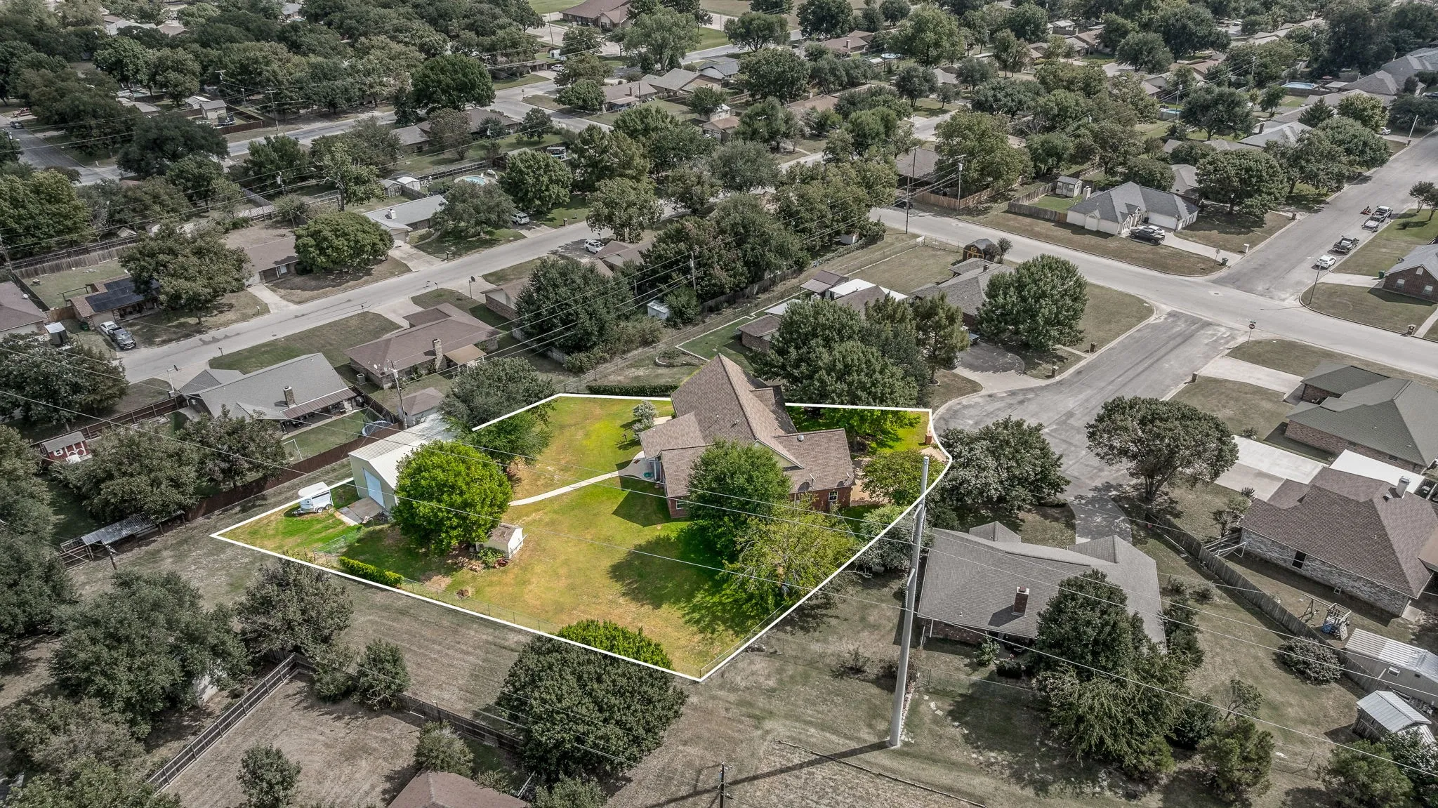 Single Family Residence For Sale in Erath County , 1517 Oakwood Drive, Stephenville, Texas 76401, 4 Bedroom, 3 Bathroom, 2 Garage spaces, 2,828 Sqft, built in 2003, mls#21355137, Real Estate Agent in Stephenville, Homes For Sale in Erath county, Homes For Sale in Stephenville, Realtor in Stephenville Texas, Real Estate Brokerage Independent Realty Texas, Luminita Cordes Realtor