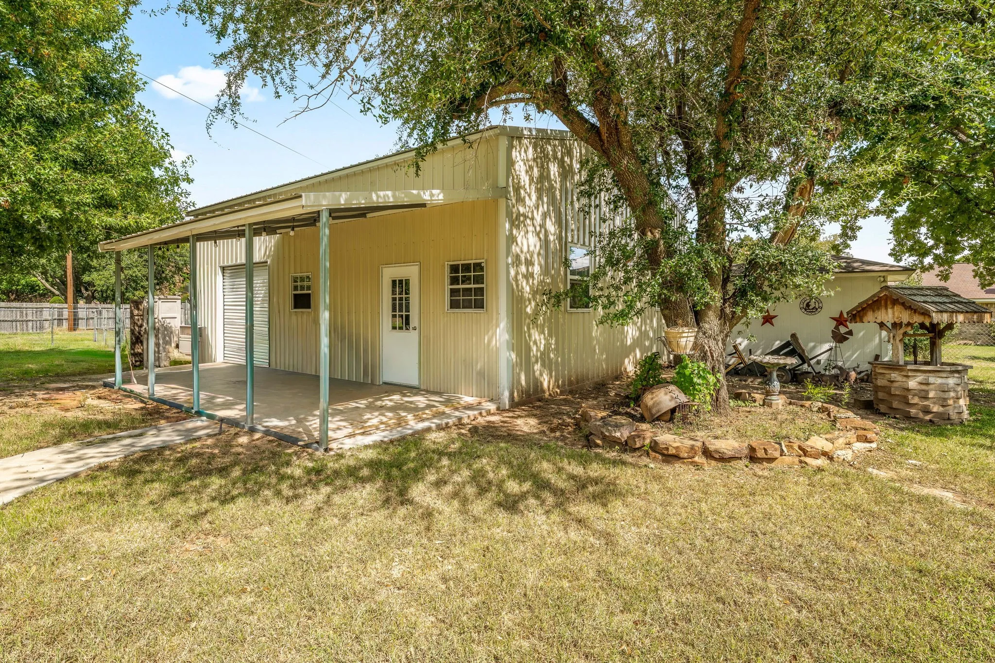 Single Family Residence For Sale in Erath County , 1517 Oakwood Drive, Stephenville, Texas 76401, 4 Bedroom, 3 Bathroom, 2 Garage spaces, 2,828 Sqft, built in 2003, mls#21355137, Real Estate Agent in Stephenville, Homes For Sale in Erath county, Homes For Sale in Stephenville, Realtor in Stephenville Texas, Real Estate Brokerage Independent Realty Texas, Luminita Cordes Realtor
