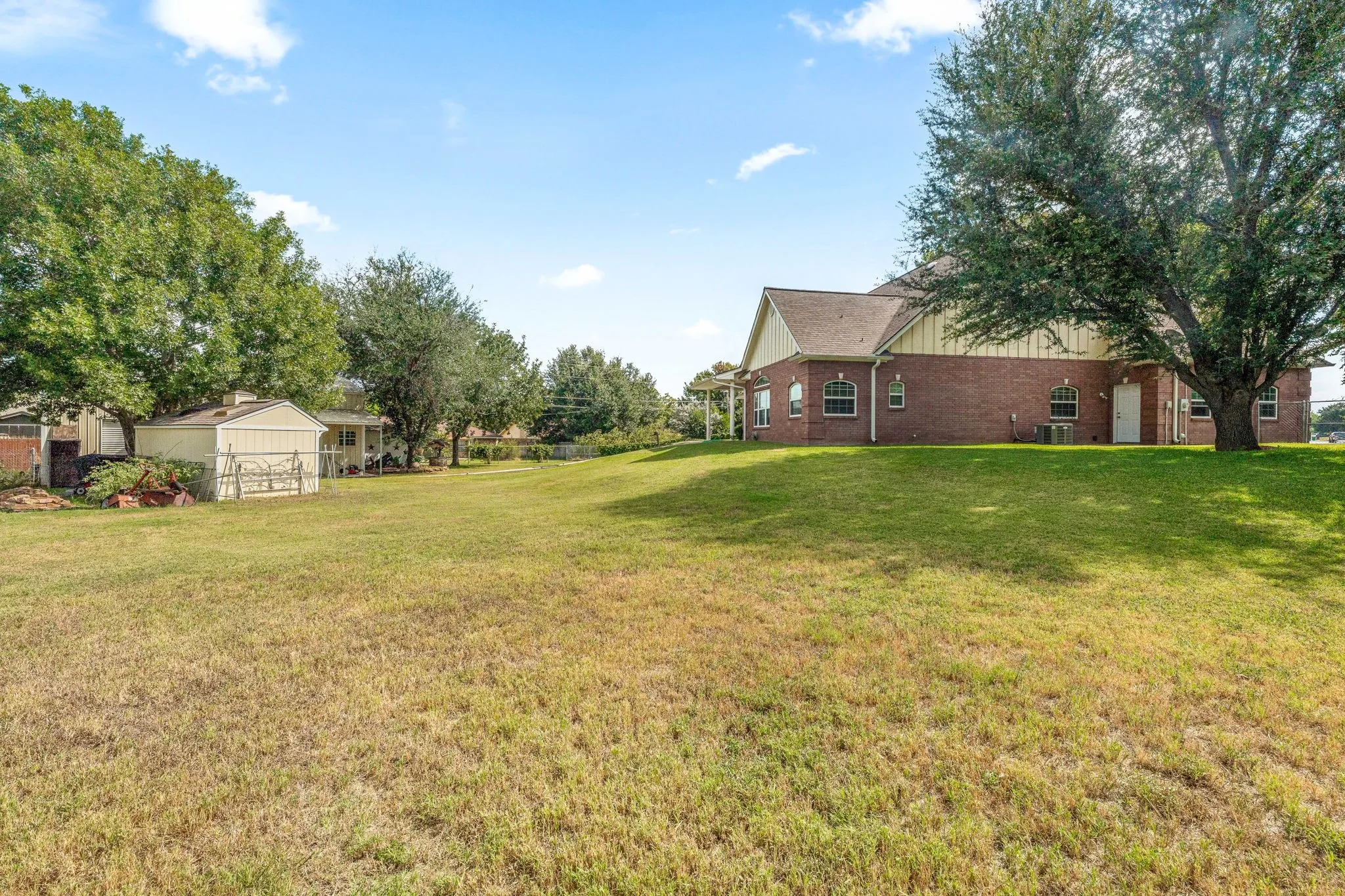 Single Family Residence For Sale in Erath County , 1517 Oakwood Drive, Stephenville, Texas 76401, 4 Bedroom, 3 Bathroom, 2 Garage spaces, 2,828 Sqft, built in 2003, mls#21355137, Real Estate Agent in Stephenville, Homes For Sale in Erath county, Homes For Sale in Stephenville, Realtor in Stephenville Texas, Real Estate Brokerage Independent Realty Texas, Luminita Cordes Realtor