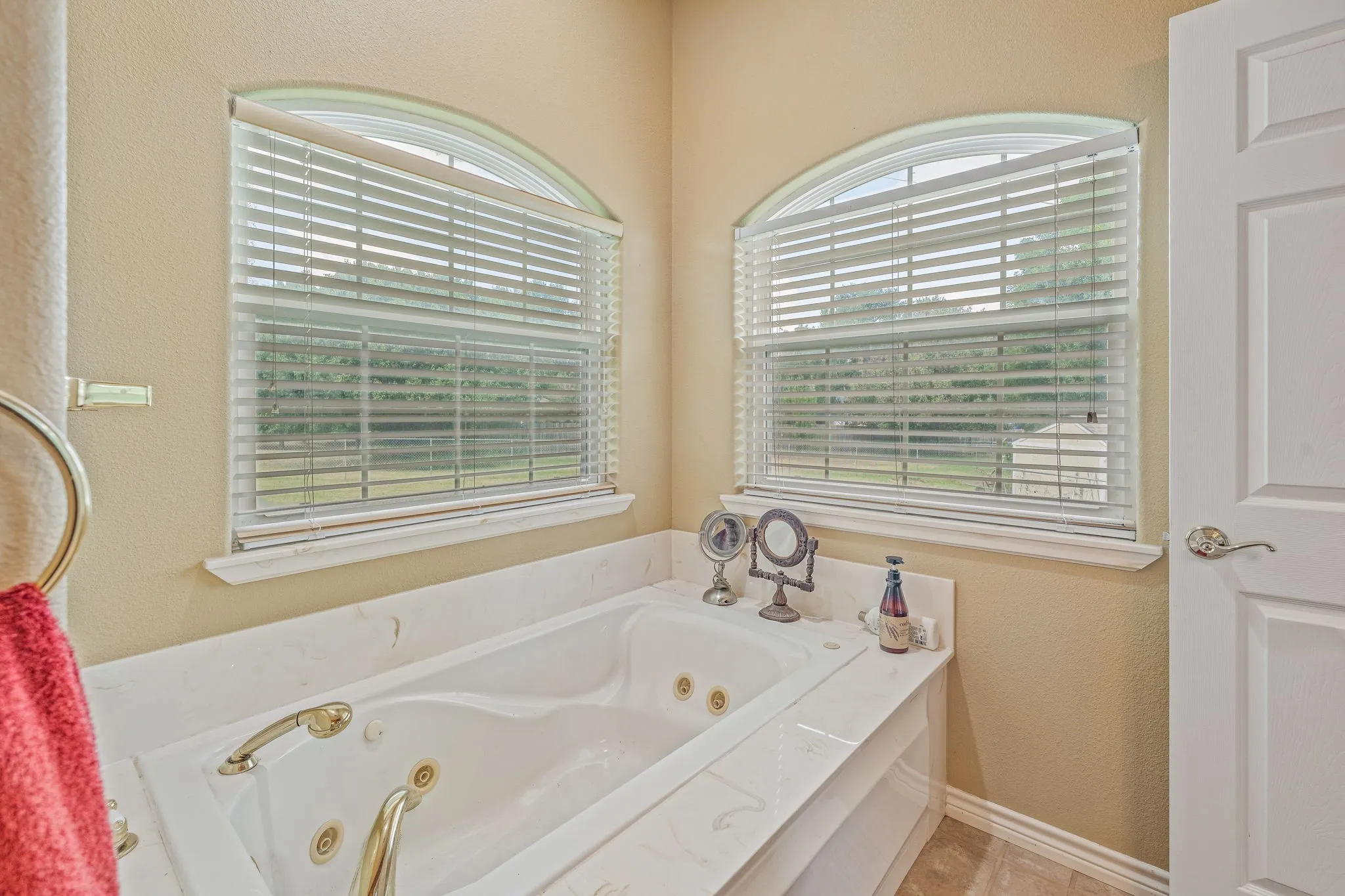 Single Family Residence For Sale in Erath County , 1517 Oakwood Drive, Stephenville, Texas 76401, 4 Bedroom, 3 Bathroom, 2 Garage spaces, 2,828 Sqft, built in 2003, mls#21355137, Real Estate Agent in Stephenville, Homes For Sale in Erath county, Homes For Sale in Stephenville, Realtor in Stephenville Texas, Real Estate Brokerage Independent Realty Texas, Luminita Cordes Realtor
