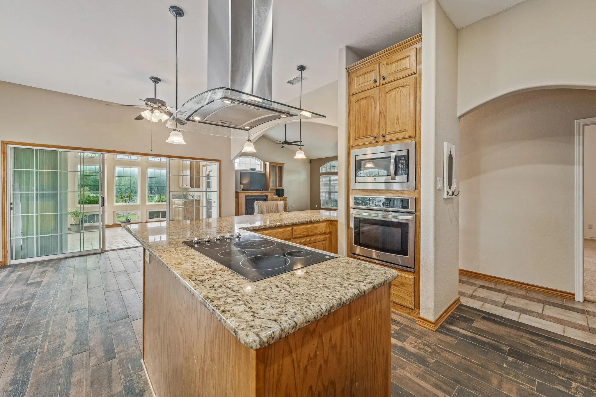 Single Family Residence For Sale in Erath County , 1517 Oakwood Drive, Stephenville, Texas 76401, 4 Bedroom, 3 Bathroom, 2 Garage spaces, 2,828 Sqft, built in 2003, mls#21355137, Real Estate Agent in Stephenville, Homes For Sale in Erath county, Homes For Sale in Stephenville, Realtor in Stephenville Texas, Real Estate Brokerage Independent Realty Texas, Luminita Cordes Realtor