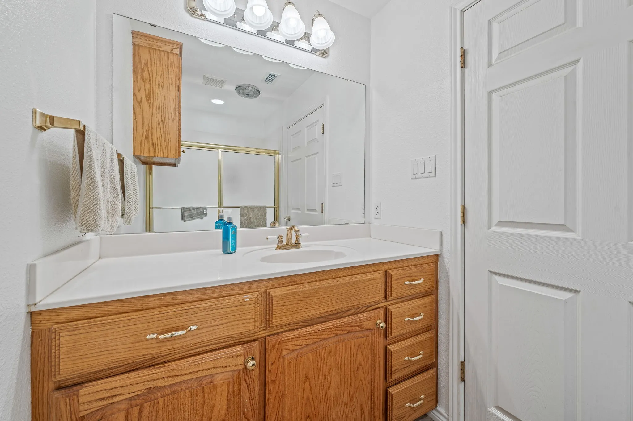 Single Family Residence For Sale in Erath County , 1517 Oakwood Drive, Stephenville, Texas 76401, 4 Bedroom, 3 Bathroom, 2 Garage spaces, 2,828 Sqft, built in 2003, mls#21355137, Real Estate Agent in Stephenville, Homes For Sale in Erath county, Homes For Sale in Stephenville, Realtor in Stephenville Texas, Real Estate Brokerage Independent Realty Texas, Luminita Cordes Realtor