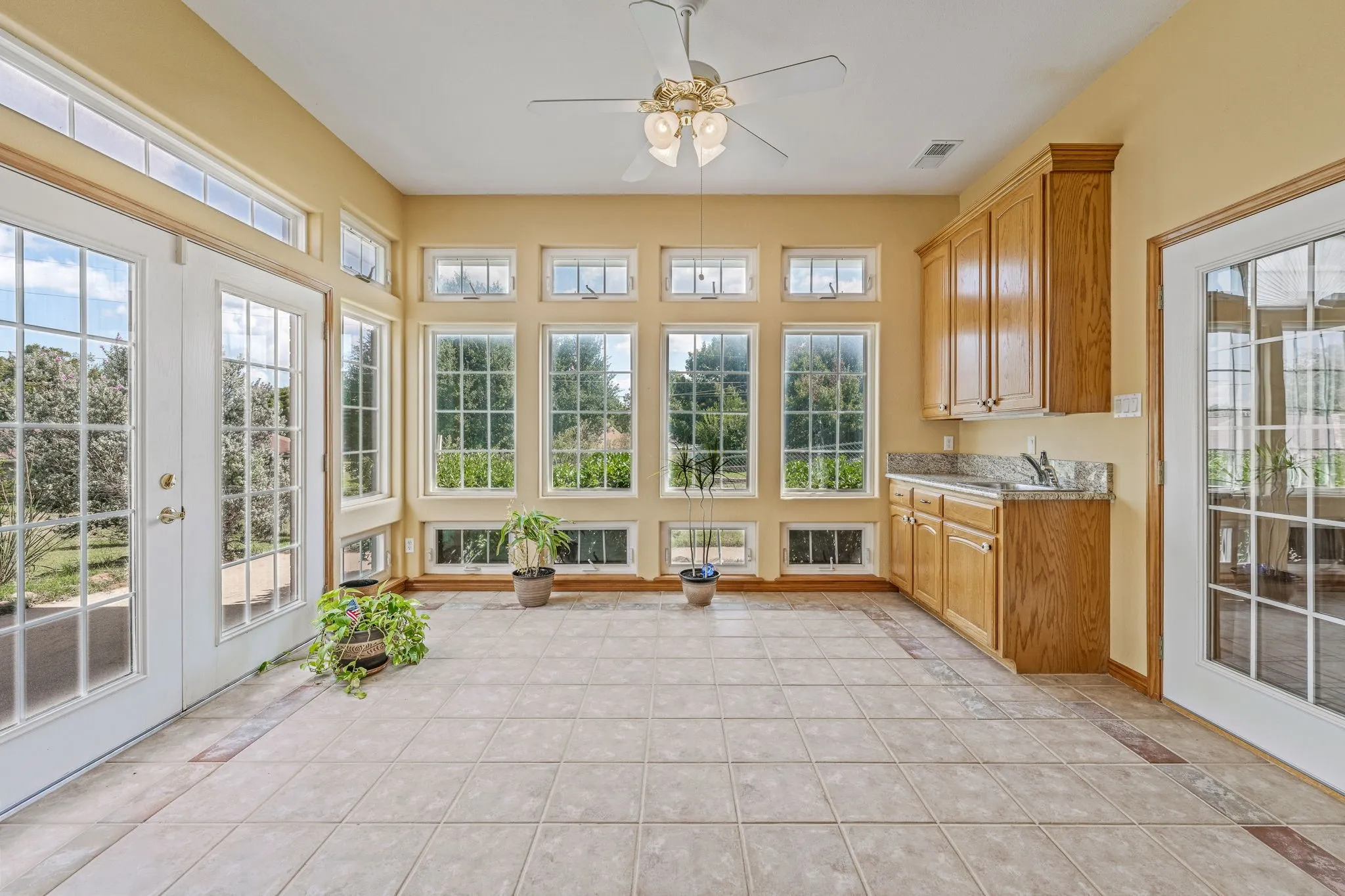 Single Family Residence For Sale in Erath County , 1517 Oakwood Drive, Stephenville, Texas 76401, 4 Bedroom, 3 Bathroom, 2 Garage spaces, 2,828 Sqft, built in 2003, mls#21355137, Real Estate Agent in Stephenville, Homes For Sale in Erath county, Homes For Sale in Stephenville, Realtor in Stephenville Texas, Real Estate Brokerage Independent Realty Texas, Luminita Cordes Realtor