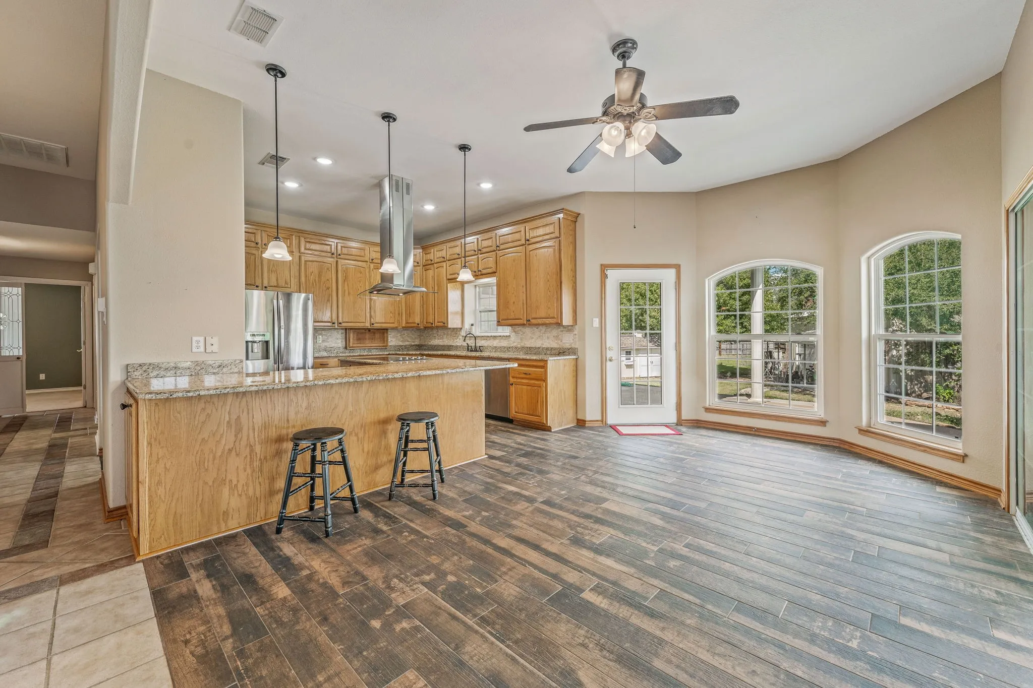 Single Family Residence For Sale in Erath County , 1517 Oakwood Drive, Stephenville, Texas 76401, 4 Bedroom, 3 Bathroom, 2 Garage spaces, 2,828 Sqft, built in 2003, mls#21355137, Real Estate Agent in Stephenville, Homes For Sale in Erath county, Homes For Sale in Stephenville, Realtor in Stephenville Texas, Real Estate Brokerage Independent Realty Texas, Luminita Cordes Realtor