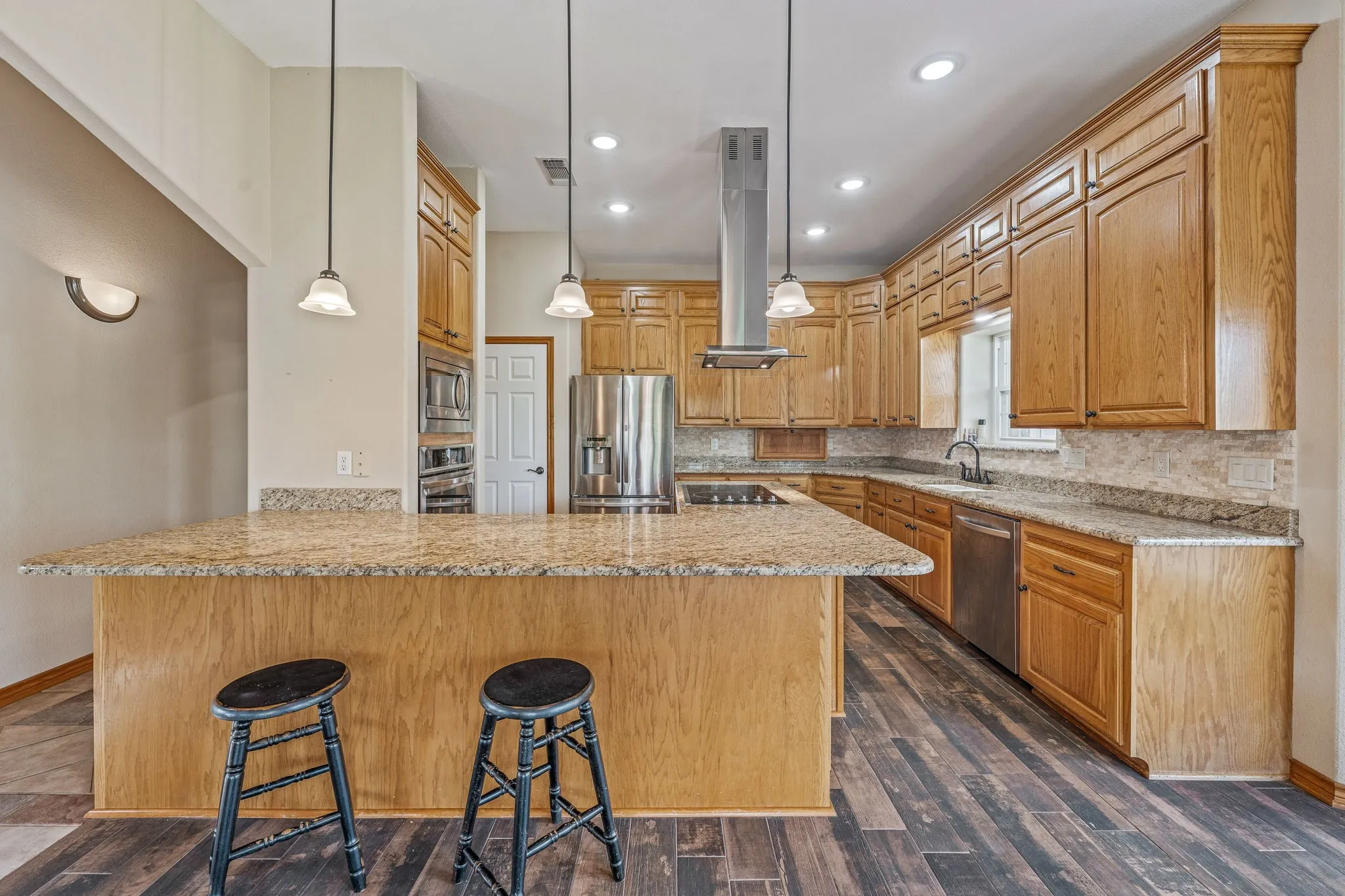 Single Family Residence For Sale in Erath County , 1517 Oakwood Drive, Stephenville, Texas 76401, 4 Bedroom, 3 Bathroom, 2 Garage spaces, 2,828 Sqft, built in 2003, mls#21355137, Real Estate Agent in Stephenville, Homes For Sale in Erath county, Homes For Sale in Stephenville, Realtor in Stephenville Texas, Real Estate Brokerage Independent Realty Texas, Luminita Cordes Realtor