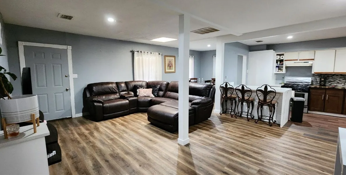 Single Family Residence For Sale in Dallas County , 318 Macarthur Boulevard, Grand Prairie, Texas 75050, 3 Bedroom, 2 Bathroom, Garage spaces, 1,566 Sqft, built in 1948, mls#21333612, Real Estate Agent in Grand Prairie, Homes For Sale in Dallas county, Homes For Sale in Grand Prairie, Realtor in Grand Prairie Texas, Real Estate Brokerage Independent Realty Texas, Luminita Cordes Realtor