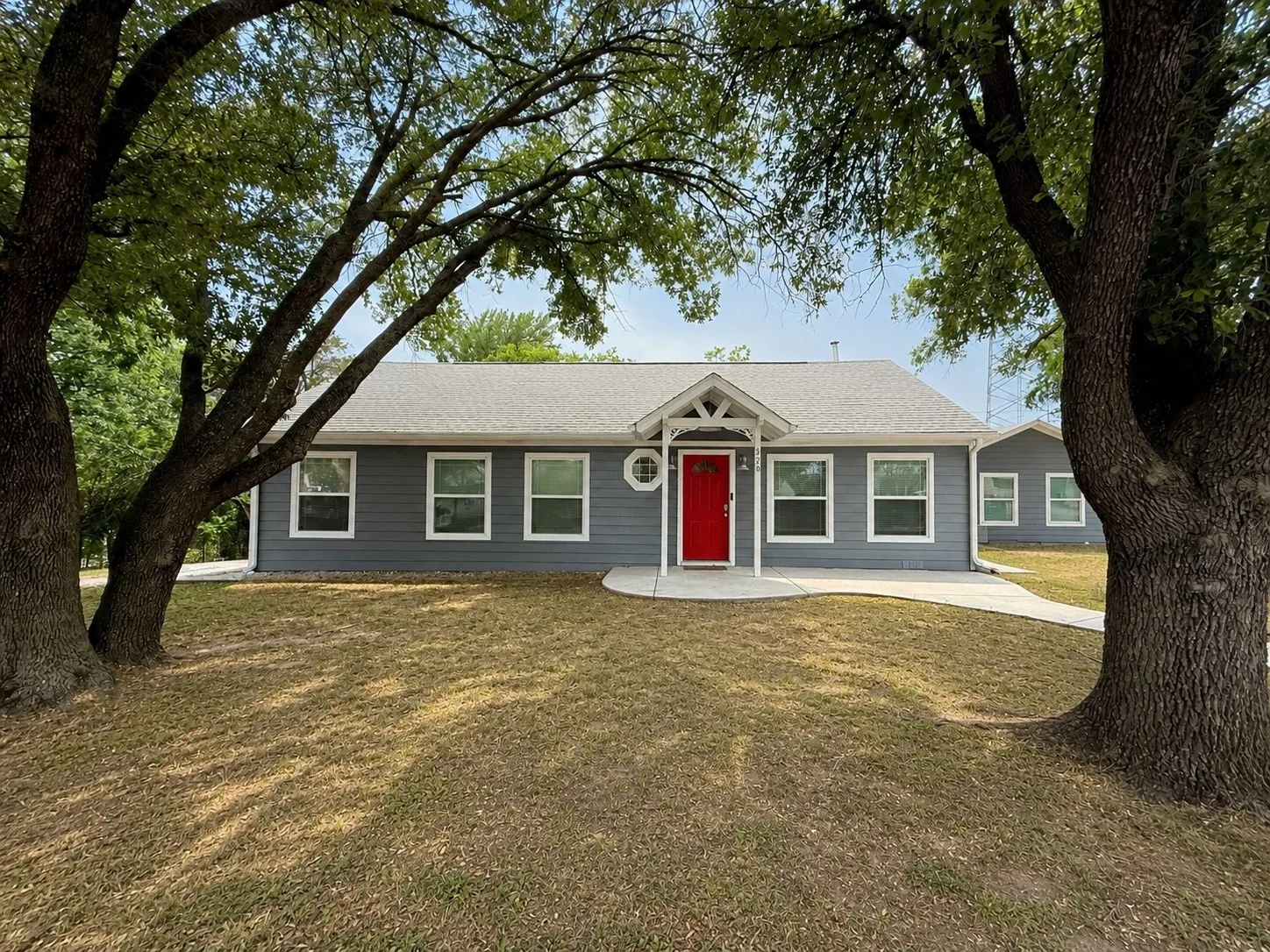 Single Family Residence For Sale in Erath County , 320 S Columbia Street, Stephenville, Texas 76401, 3 Bedroom, 2 Bathroom, Garage spaces, 1,800 Sqft, built in 1950, mls#21355143, Real Estate Agent in Stephenville, Homes For Sale in Erath county, Homes For Sale in Stephenville, Realtor in Stephenville Texas, Real Estate Brokerage Independent Realty Texas, Luminita Cordes Realtor