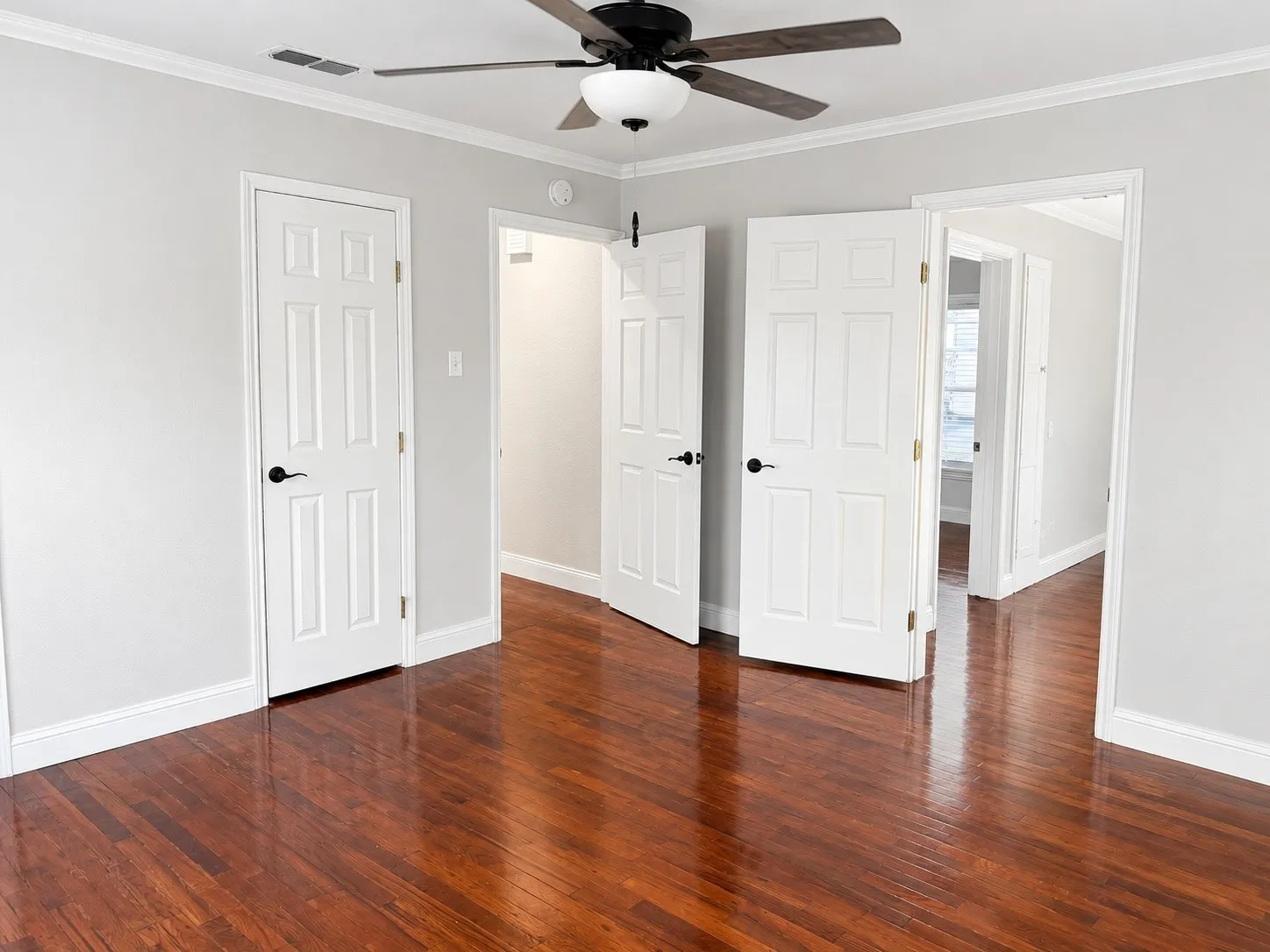 Single Family Residence For Sale in Erath County , 320 S Columbia Street, Stephenville, Texas 76401, 3 Bedroom, 2 Bathroom, Garage spaces, 1,800 Sqft, built in 1950, mls#21355143, Real Estate Agent in Stephenville, Homes For Sale in Erath county, Homes For Sale in Stephenville, Realtor in Stephenville Texas, Real Estate Brokerage Independent Realty Texas, Luminita Cordes Realtor