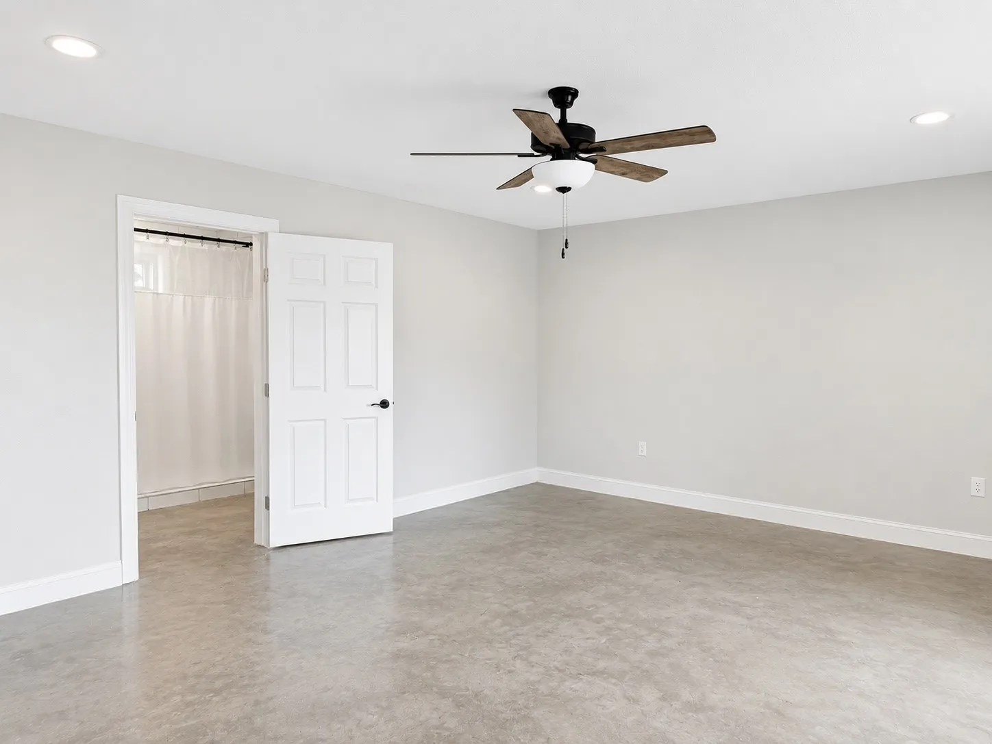 Single Family Residence For Sale in Erath County , 320 S Columbia Street, Stephenville, Texas 76401, 3 Bedroom, 2 Bathroom, Garage spaces, 1,800 Sqft, built in 1950, mls#21355143, Real Estate Agent in Stephenville, Homes For Sale in Erath county, Homes For Sale in Stephenville, Realtor in Stephenville Texas, Real Estate Brokerage Independent Realty Texas, Luminita Cordes Realtor