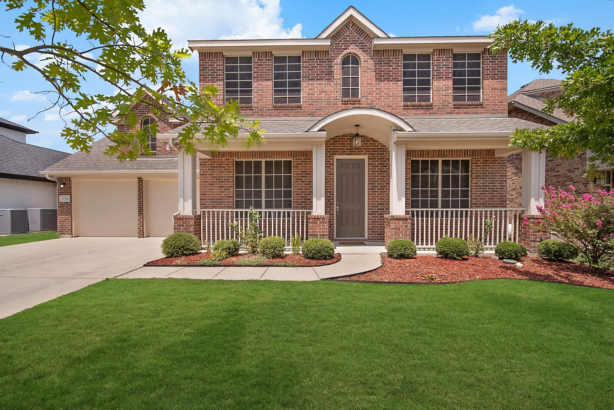 Single Family Residence For Sale in Tarrant County , 316 Bluffside Trail, Benbrook, Texas 76126, 4 Bedroom, 4 Bathroom, 2 Garage spaces, 3,176 Sqft, built in 2016, mls#21355111, Real Estate Agent in Benbrook, Homes For Sale in Tarrant county, Homes For Sale in Benbrook, Realtor in Benbrook Texas, Real Estate Brokerage Independent Realty Texas, Luminita Cordes Realtor