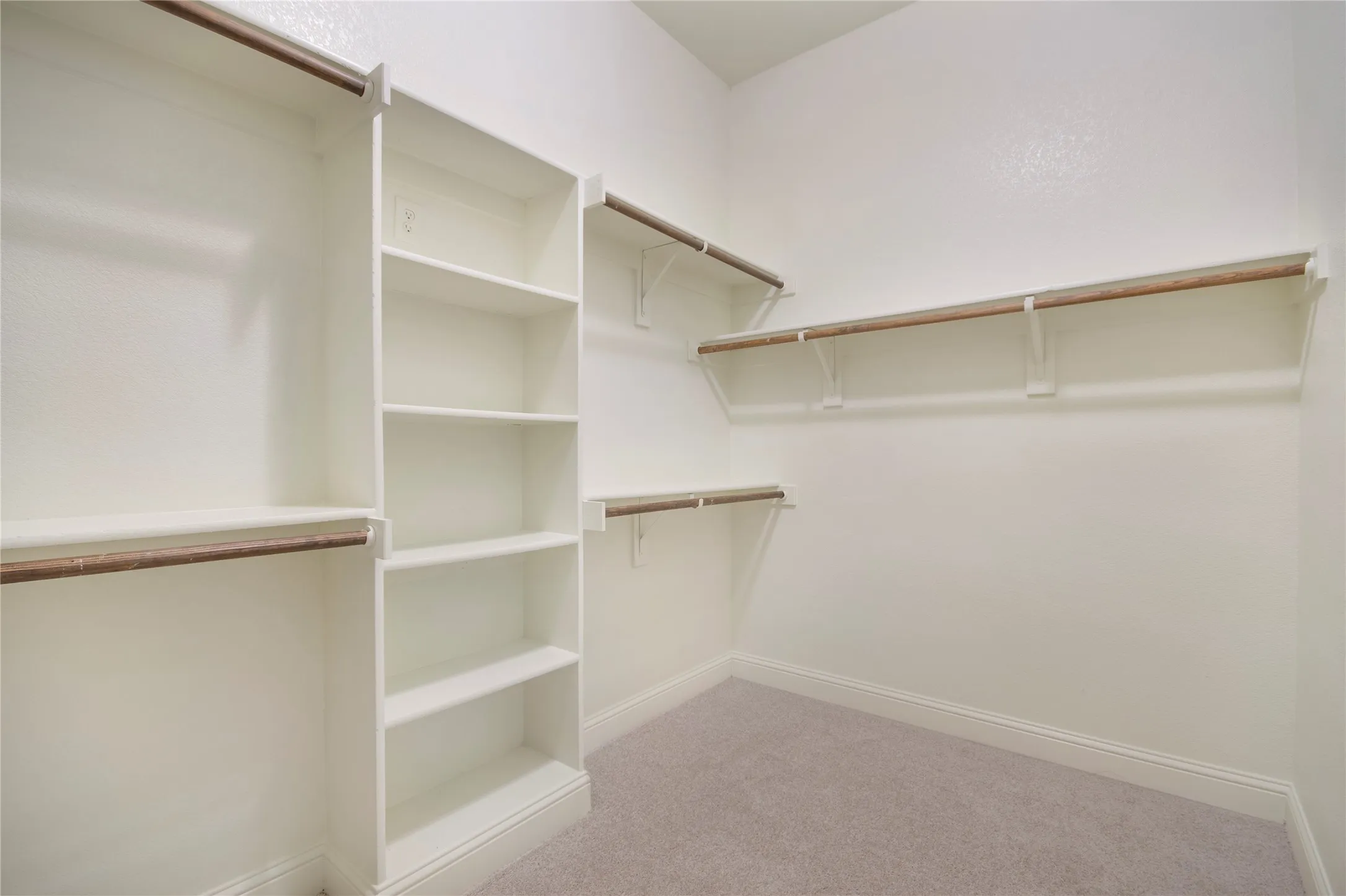 Single Family Residence For Sale in Tarrant County , 316 Bluffside Trail, Benbrook, Texas 76126, 4 Bedroom, 4 Bathroom, 2 Garage spaces, 3,176 Sqft, built in 2016, mls#21355111, Real Estate Agent in Benbrook, Homes For Sale in Tarrant county, Homes For Sale in Benbrook, Realtor in Benbrook Texas, Real Estate Brokerage Independent Realty Texas, Luminita Cordes Realtor