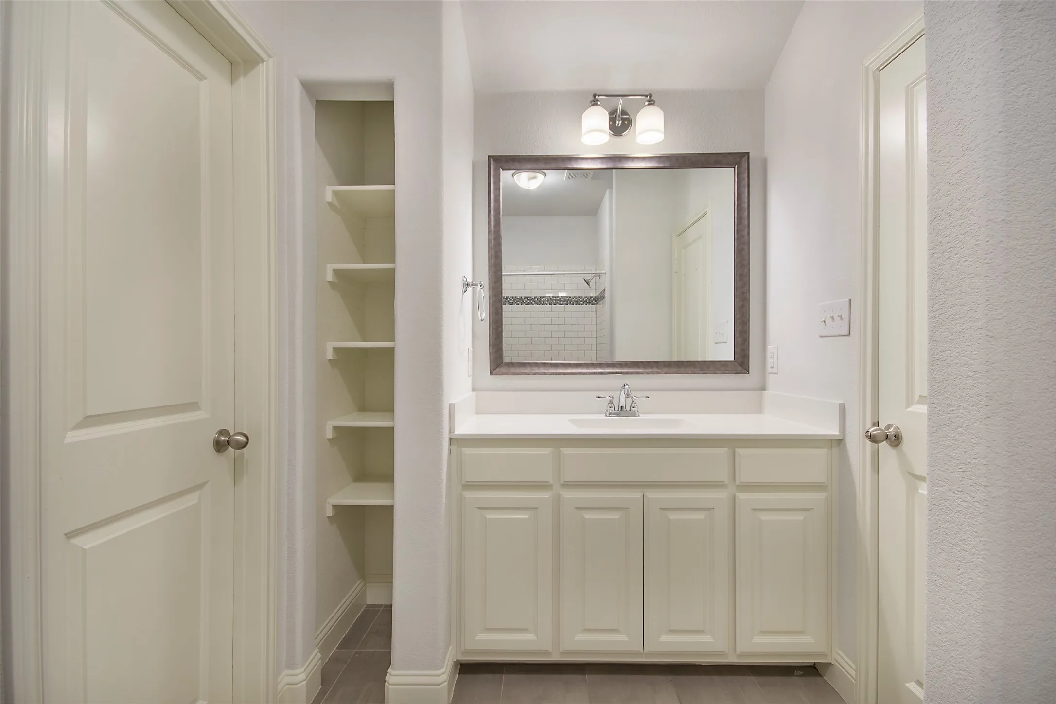 Single Family Residence For Sale in Tarrant County , 316 Bluffside Trail, Benbrook, Texas 76126, 4 Bedroom, 4 Bathroom, 2 Garage spaces, 3,176 Sqft, built in 2016, mls#21355111, Real Estate Agent in Benbrook, Homes For Sale in Tarrant county, Homes For Sale in Benbrook, Realtor in Benbrook Texas, Real Estate Brokerage Independent Realty Texas, Luminita Cordes Realtor