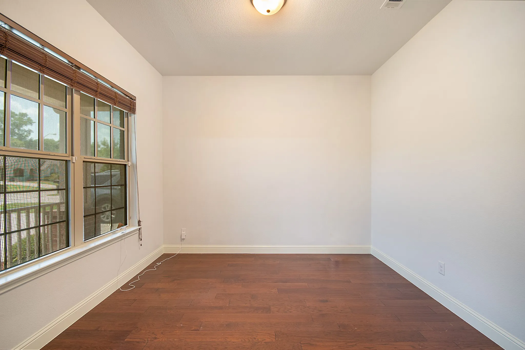 Single Family Residence For Sale in Tarrant County , 316 Bluffside Trail, Benbrook, Texas 76126, 4 Bedroom, 4 Bathroom, 2 Garage spaces, 3,176 Sqft, built in 2016, mls#21355111, Real Estate Agent in Benbrook, Homes For Sale in Tarrant county, Homes For Sale in Benbrook, Realtor in Benbrook Texas, Real Estate Brokerage Independent Realty Texas, Luminita Cordes Realtor