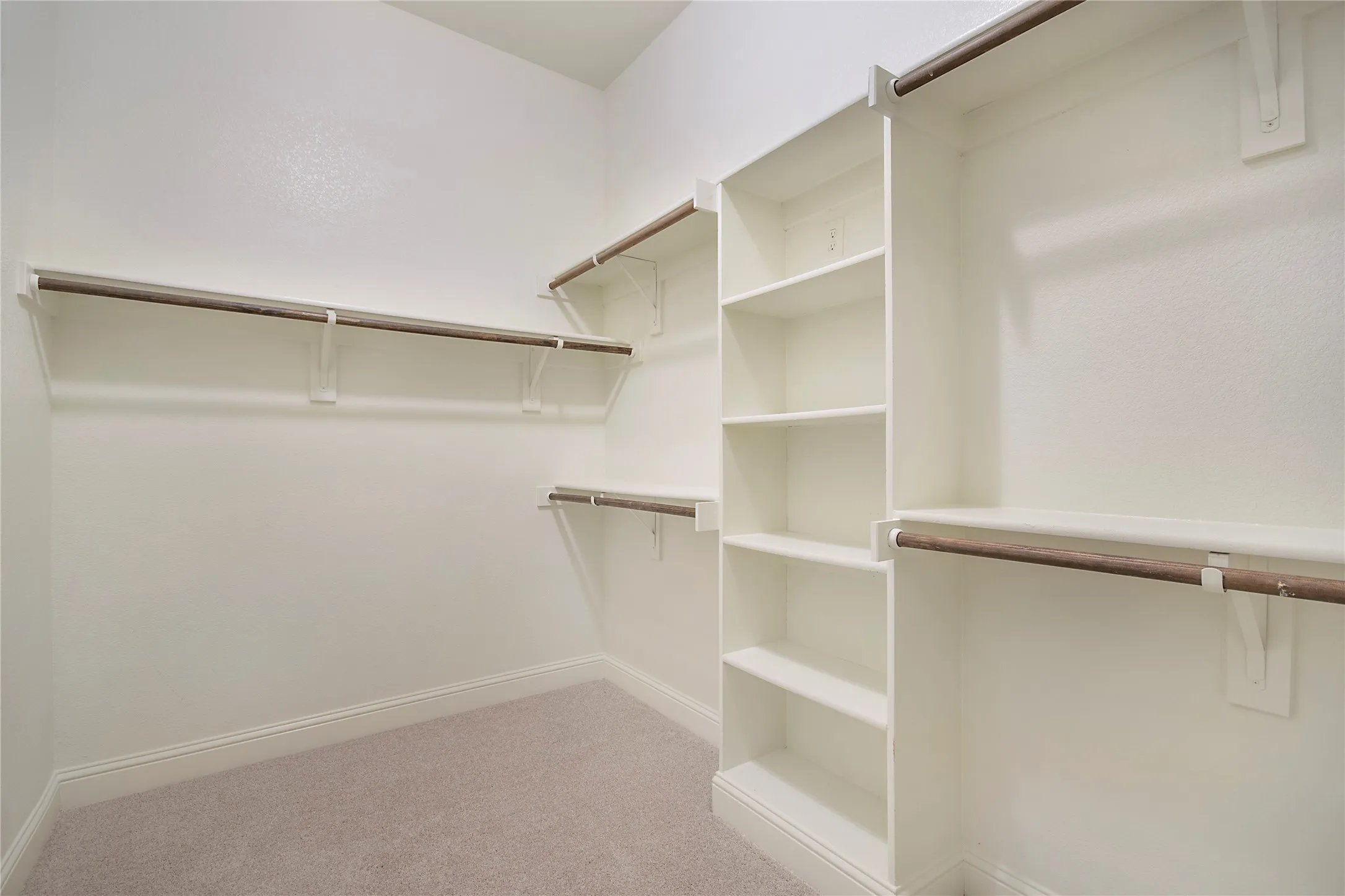 Single Family Residence For Sale in Tarrant County , 316 Bluffside Trail, Benbrook, Texas 76126, 4 Bedroom, 4 Bathroom, 2 Garage spaces, 3,176 Sqft, built in 2016, mls#21355111, Real Estate Agent in Benbrook, Homes For Sale in Tarrant county, Homes For Sale in Benbrook, Realtor in Benbrook Texas, Real Estate Brokerage Independent Realty Texas, Luminita Cordes Realtor