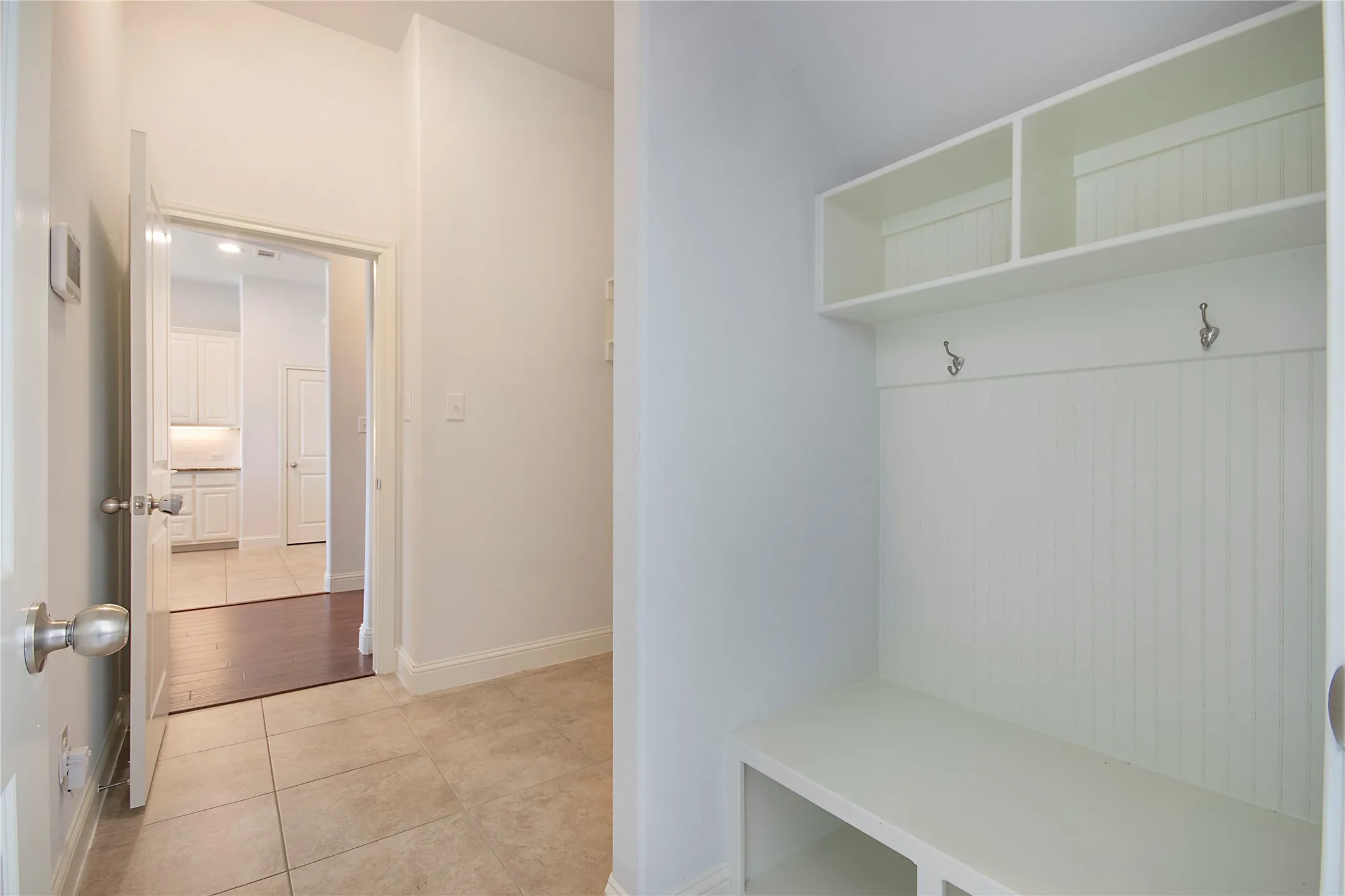 Single Family Residence For Sale in Tarrant County , 316 Bluffside Trail, Benbrook, Texas 76126, 4 Bedroom, 4 Bathroom, 2 Garage spaces, 3,176 Sqft, built in 2016, mls#21355111, Real Estate Agent in Benbrook, Homes For Sale in Tarrant county, Homes For Sale in Benbrook, Realtor in Benbrook Texas, Real Estate Brokerage Independent Realty Texas, Luminita Cordes Realtor
