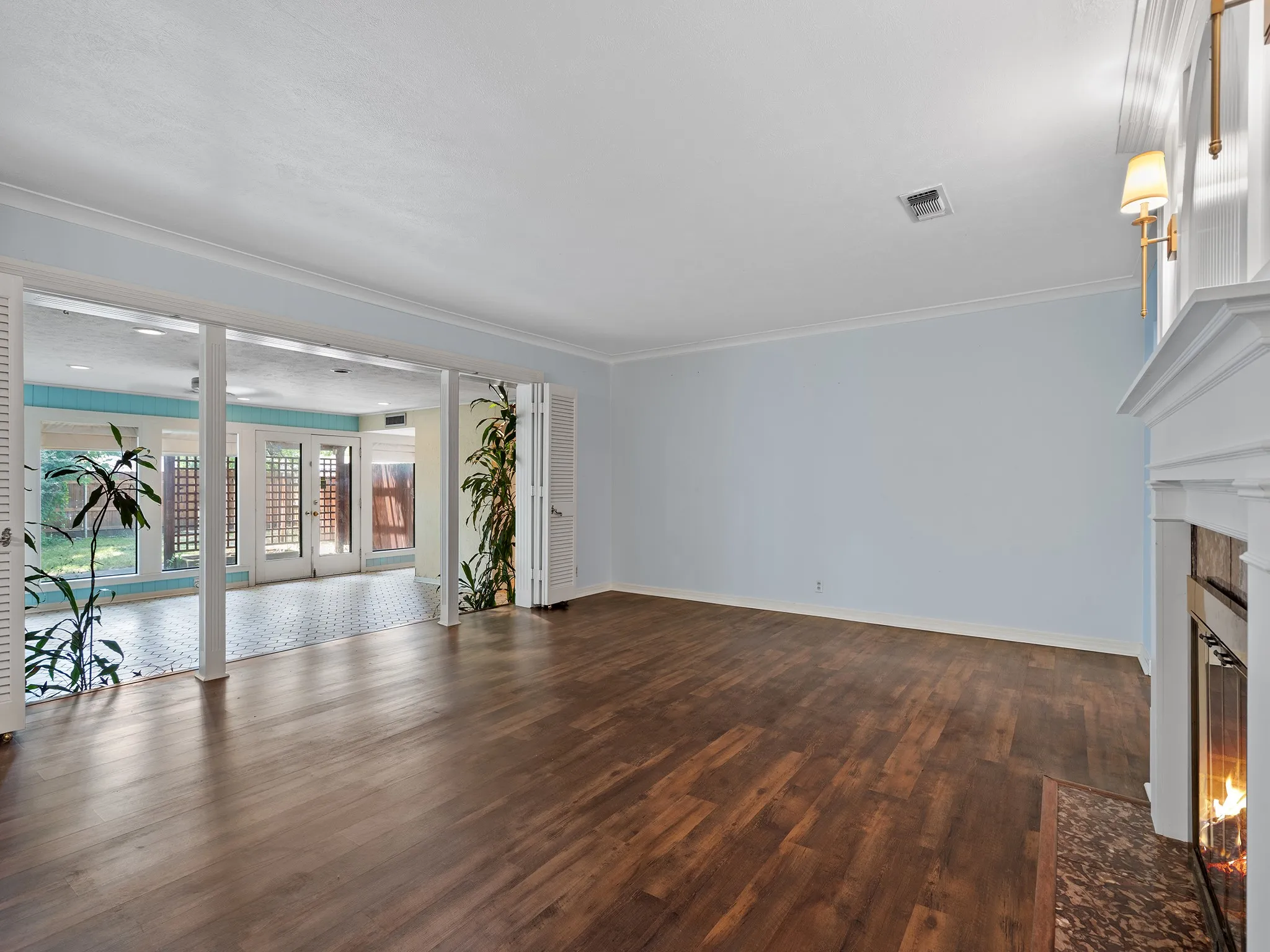 Single Family Residence For Sale in Hunt County , 2115 Park Street, Greenville, Texas 75401, 4 Bedroom, 3 Bathroom, Garage spaces, 2,535 Sqft, built in 1949, mls#21351677, Real Estate Agent in Greenville, Homes For Sale in Hunt county, Homes For Sale in Greenville, Realtor in Greenville Texas, Real Estate Brokerage Independent Realty Texas, Luminita Cordes Realtor