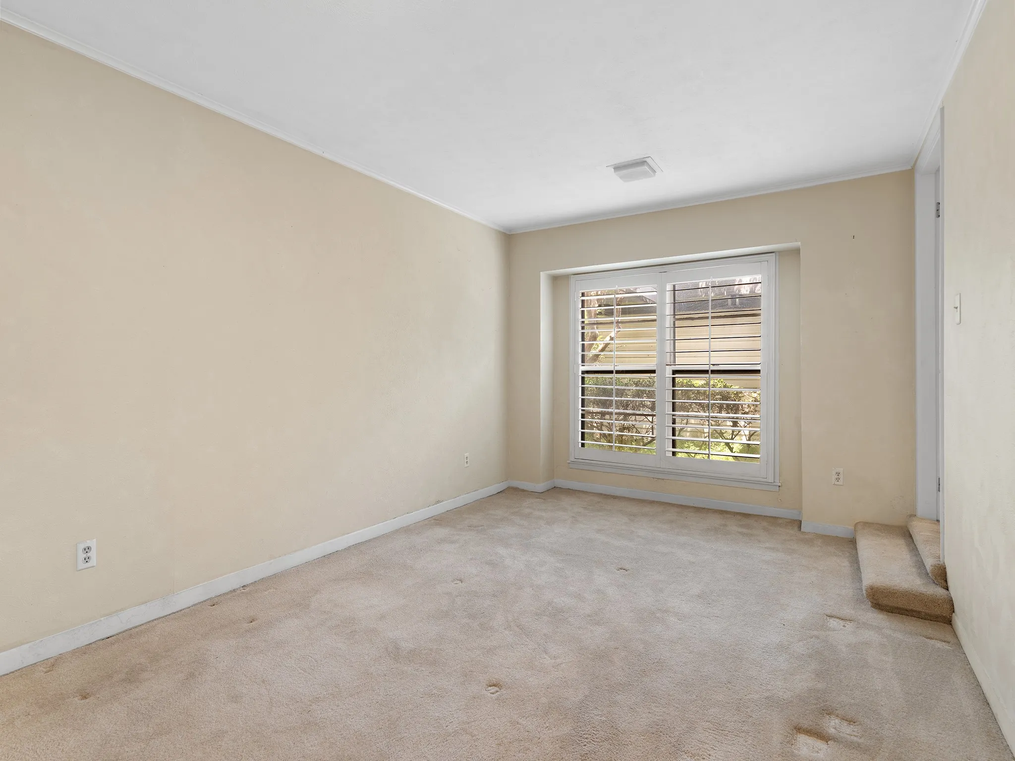 Single Family Residence For Sale in Hunt County , 2115 Park Street, Greenville, Texas 75401, 4 Bedroom, 3 Bathroom, Garage spaces, 2,535 Sqft, built in 1949, mls#21351677, Real Estate Agent in Greenville, Homes For Sale in Hunt county, Homes For Sale in Greenville, Realtor in Greenville Texas, Real Estate Brokerage Independent Realty Texas, Luminita Cordes Realtor