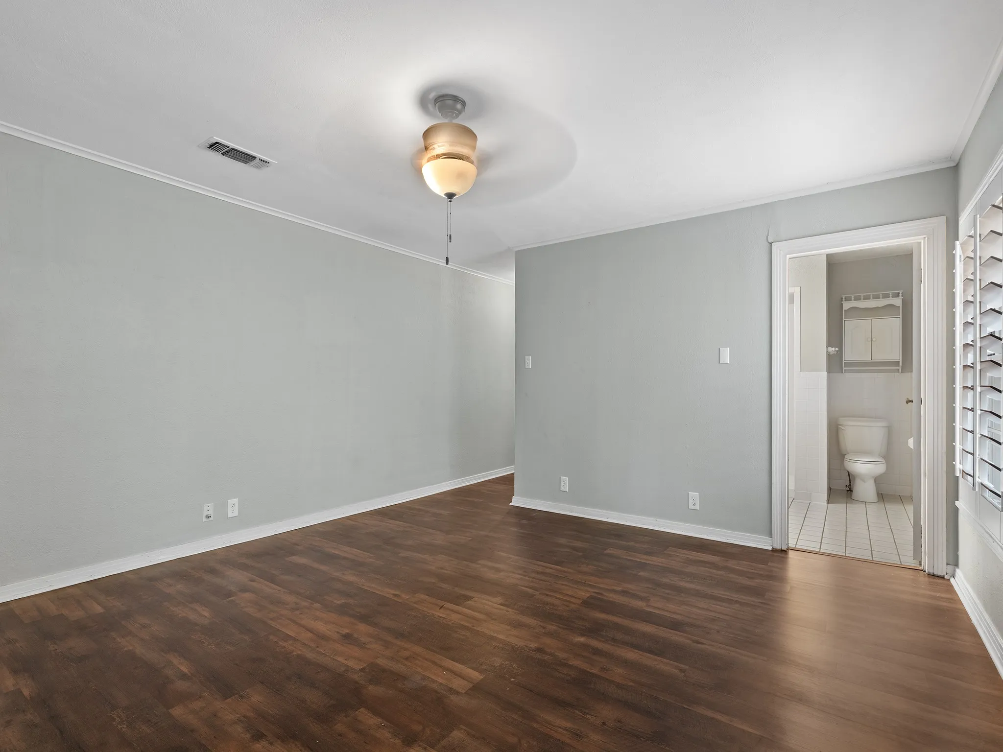 Single Family Residence For Sale in Hunt County , 2115 Park Street, Greenville, Texas 75401, 4 Bedroom, 3 Bathroom, Garage spaces, 2,535 Sqft, built in 1949, mls#21351677, Real Estate Agent in Greenville, Homes For Sale in Hunt county, Homes For Sale in Greenville, Realtor in Greenville Texas, Real Estate Brokerage Independent Realty Texas, Luminita Cordes Realtor