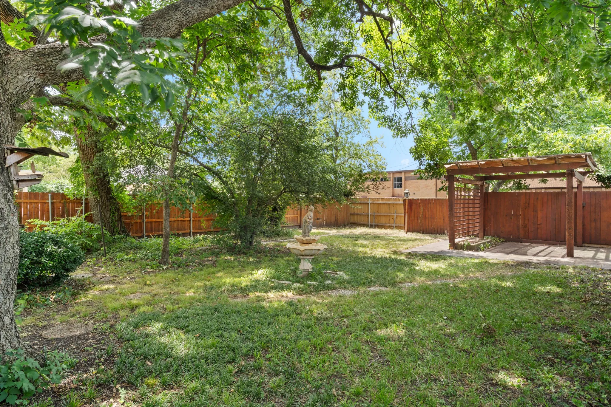 Single Family Residence For Sale in Hunt County , 2115 Park Street, Greenville, Texas 75401, 4 Bedroom, 3 Bathroom, Garage spaces, 2,535 Sqft, built in 1949, mls#21351677, Real Estate Agent in Greenville, Homes For Sale in Hunt county, Homes For Sale in Greenville, Realtor in Greenville Texas, Real Estate Brokerage Independent Realty Texas, Luminita Cordes Realtor