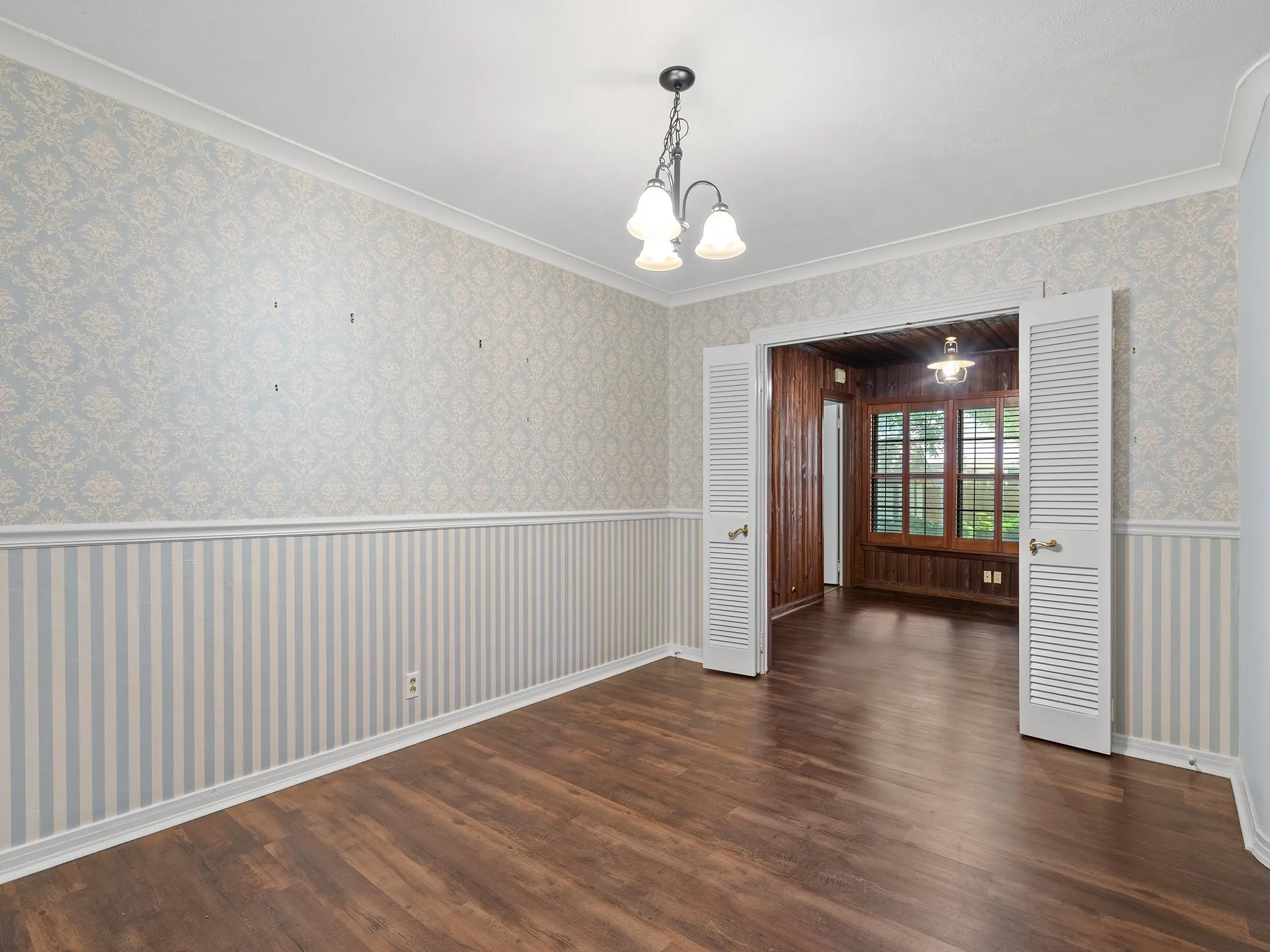 Single Family Residence For Sale in Hunt County , 2115 Park Street, Greenville, Texas 75401, 4 Bedroom, 3 Bathroom, Garage spaces, 2,535 Sqft, built in 1949, mls#21351677, Real Estate Agent in Greenville, Homes For Sale in Hunt county, Homes For Sale in Greenville, Realtor in Greenville Texas, Real Estate Brokerage Independent Realty Texas, Luminita Cordes Realtor