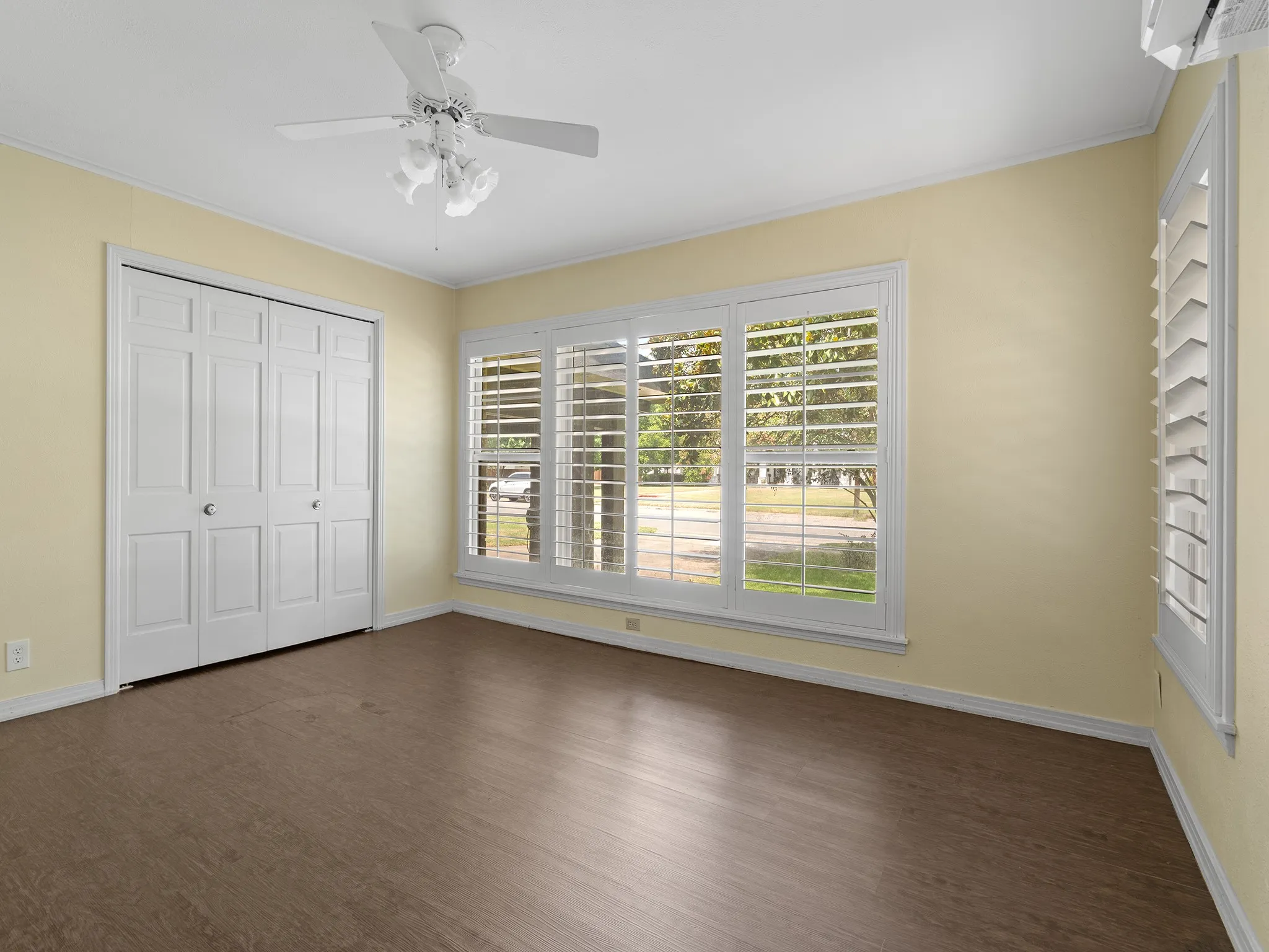 Single Family Residence For Sale in Hunt County , 2115 Park Street, Greenville, Texas 75401, 4 Bedroom, 3 Bathroom, Garage spaces, 2,535 Sqft, built in 1949, mls#21351677, Real Estate Agent in Greenville, Homes For Sale in Hunt county, Homes For Sale in Greenville, Realtor in Greenville Texas, Real Estate Brokerage Independent Realty Texas, Luminita Cordes Realtor