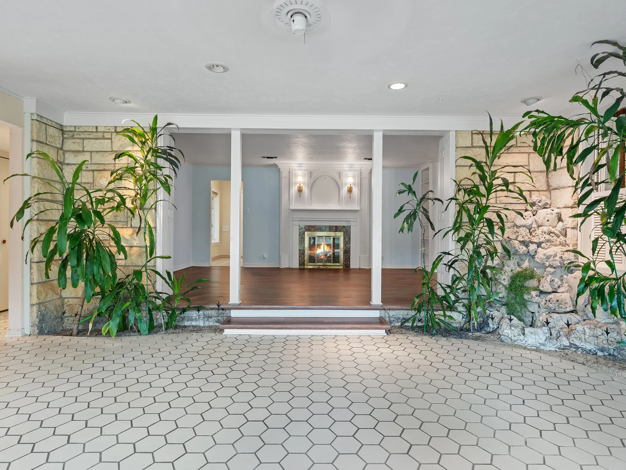 Single Family Residence For Sale in Hunt County , 2115 Park Street, Greenville, Texas 75401, 4 Bedroom, 3 Bathroom, Garage spaces, 2,535 Sqft, built in 1949, mls#21351677, Real Estate Agent in Greenville, Homes For Sale in Hunt county, Homes For Sale in Greenville, Realtor in Greenville Texas, Real Estate Brokerage Independent Realty Texas, Luminita Cordes Realtor