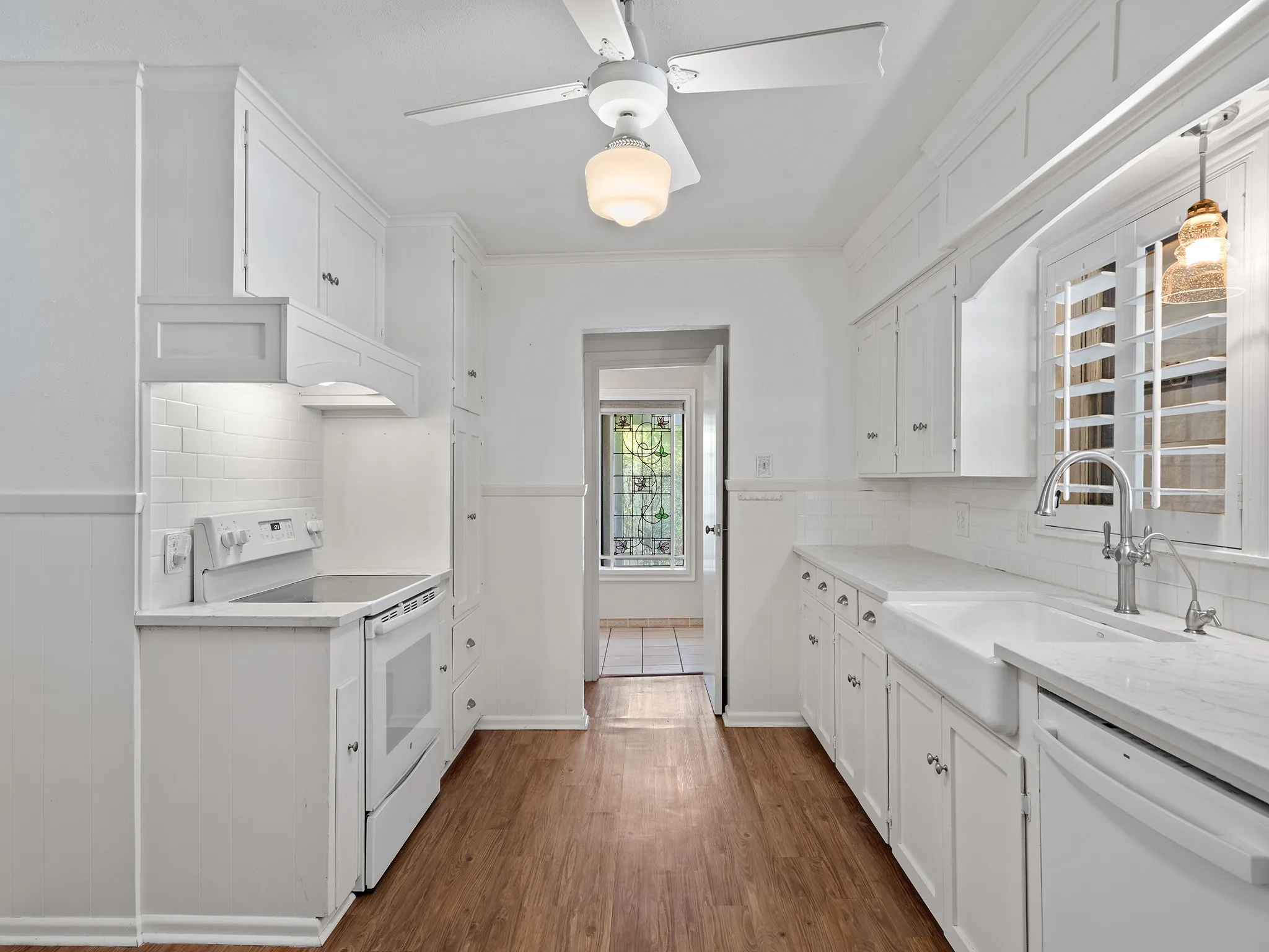 Single Family Residence For Sale in Hunt County , 2115 Park Street, Greenville, Texas 75401, 4 Bedroom, 3 Bathroom, Garage spaces, 2,535 Sqft, built in 1949, mls#21351677, Real Estate Agent in Greenville, Homes For Sale in Hunt county, Homes For Sale in Greenville, Realtor in Greenville Texas, Real Estate Brokerage Independent Realty Texas, Luminita Cordes Realtor