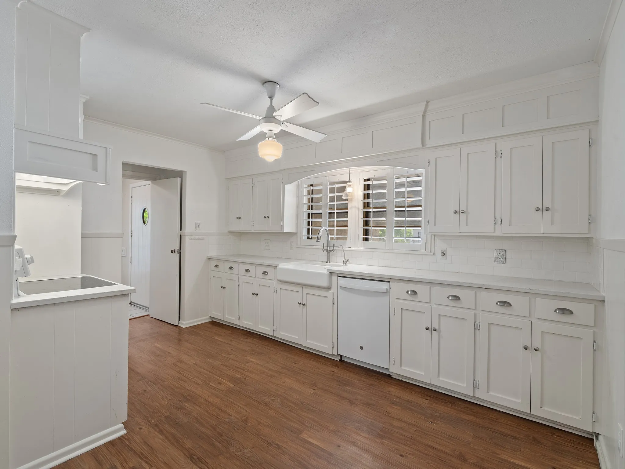 Single Family Residence For Sale in Hunt County , 2115 Park Street, Greenville, Texas 75401, 4 Bedroom, 3 Bathroom, Garage spaces, 2,535 Sqft, built in 1949, mls#21351677, Real Estate Agent in Greenville, Homes For Sale in Hunt county, Homes For Sale in Greenville, Realtor in Greenville Texas, Real Estate Brokerage Independent Realty Texas, Luminita Cordes Realtor