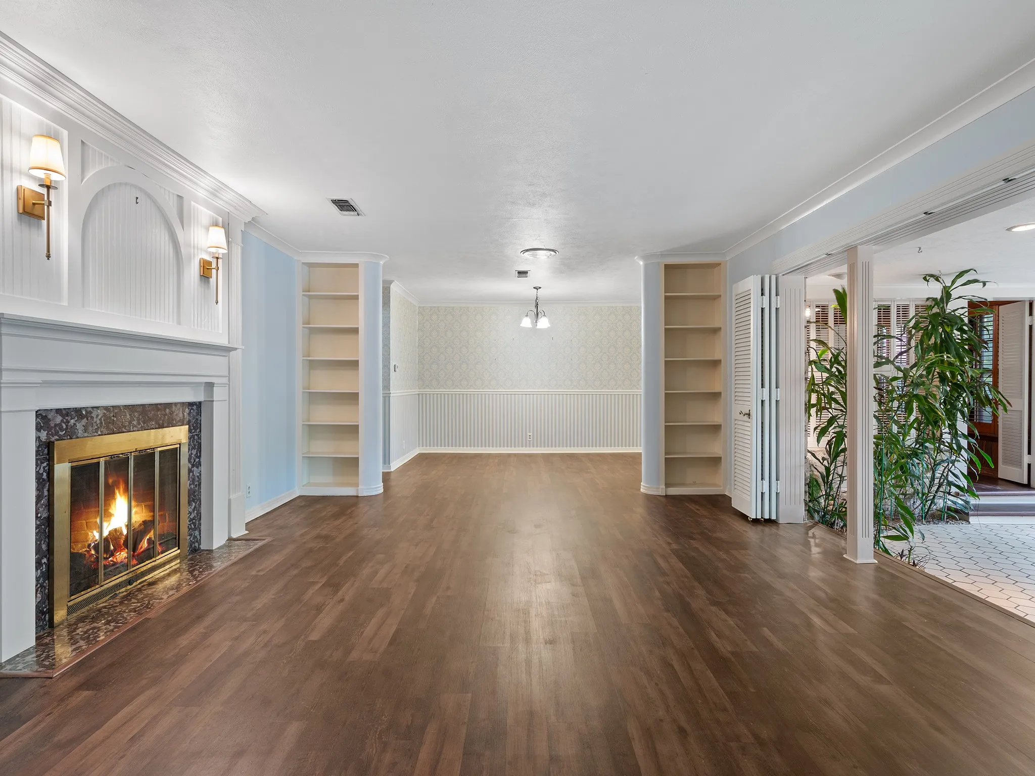 Single Family Residence For Sale in Hunt County , 2115 Park Street, Greenville, Texas 75401, 4 Bedroom, 3 Bathroom, Garage spaces, 2,535 Sqft, built in 1949, mls#21351677, Real Estate Agent in Greenville, Homes For Sale in Hunt county, Homes For Sale in Greenville, Realtor in Greenville Texas, Real Estate Brokerage Independent Realty Texas, Luminita Cordes Realtor